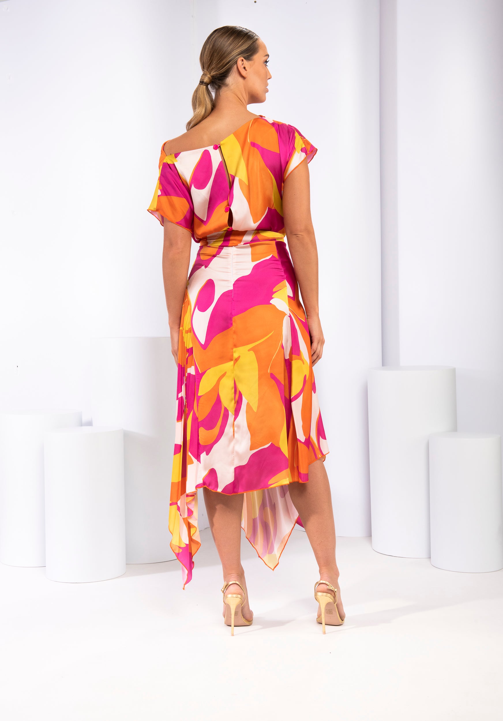 ‼️ 1 left ‼️ size 8/10 - Kevan Jon - Mila - Blue / Orange