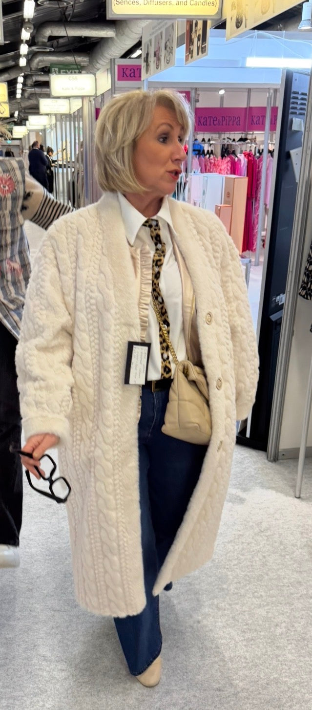 QBAW25 CW C802 Cable Fluffy Coat