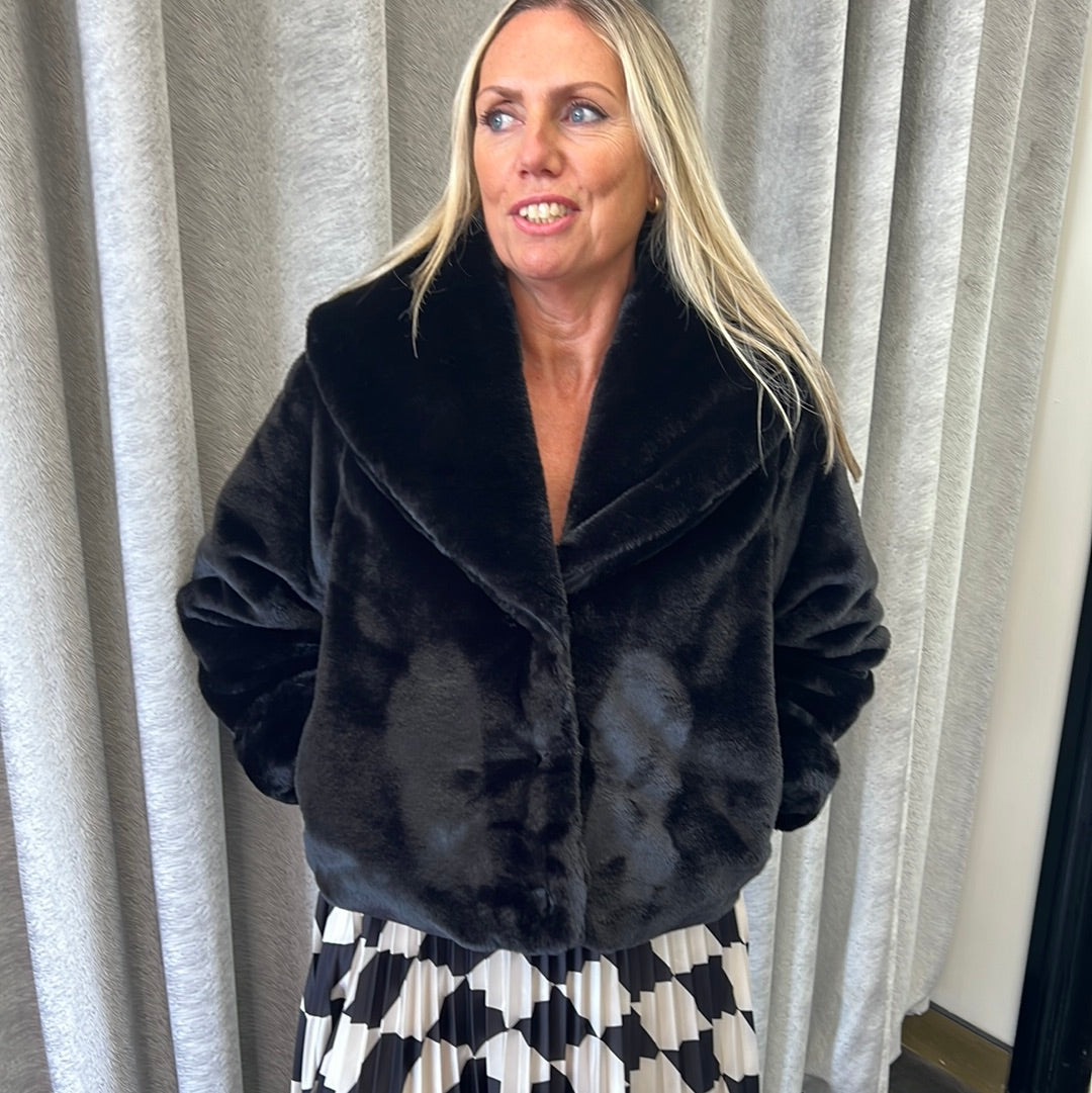 Kate Cooper - 124 - SHORT FUR JACKET