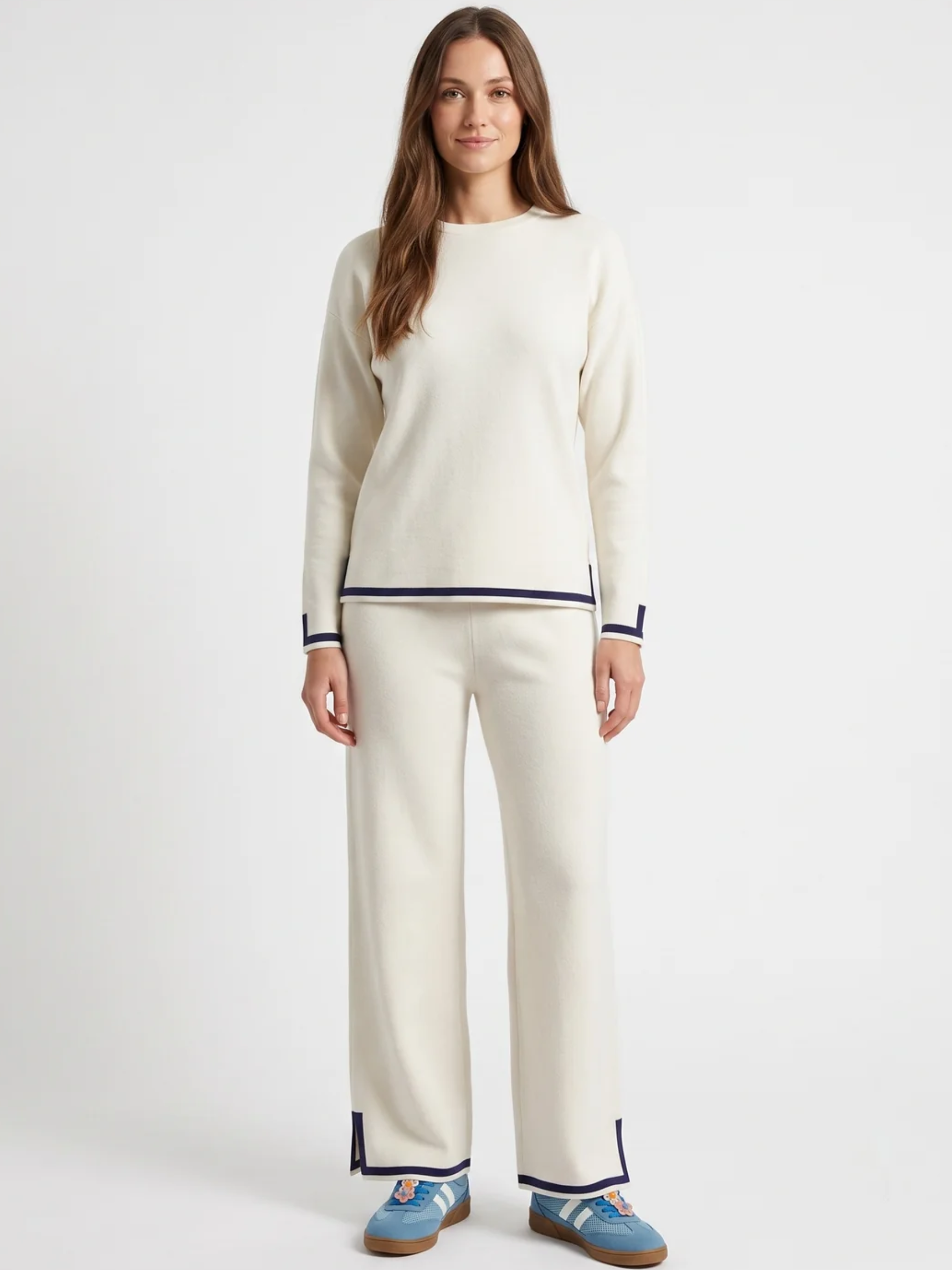 Alice Collins 037A166 Candy Pullover with round neckline, long sleeves and contrast trim detail