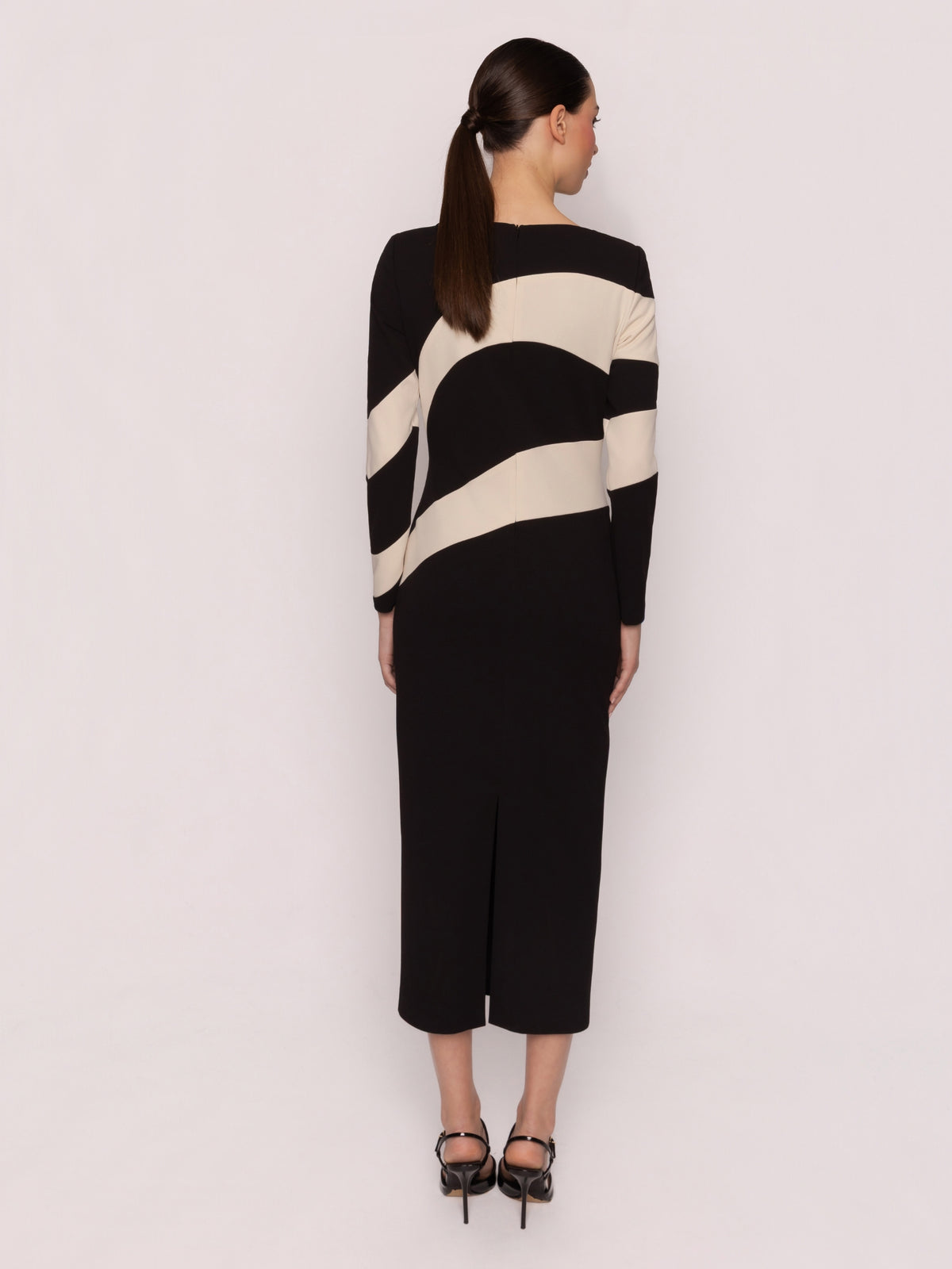 Arggido 21063 Bicolour Dress with contrast panel detailing, round neckline, long sleeves and fitted midi silhouette.