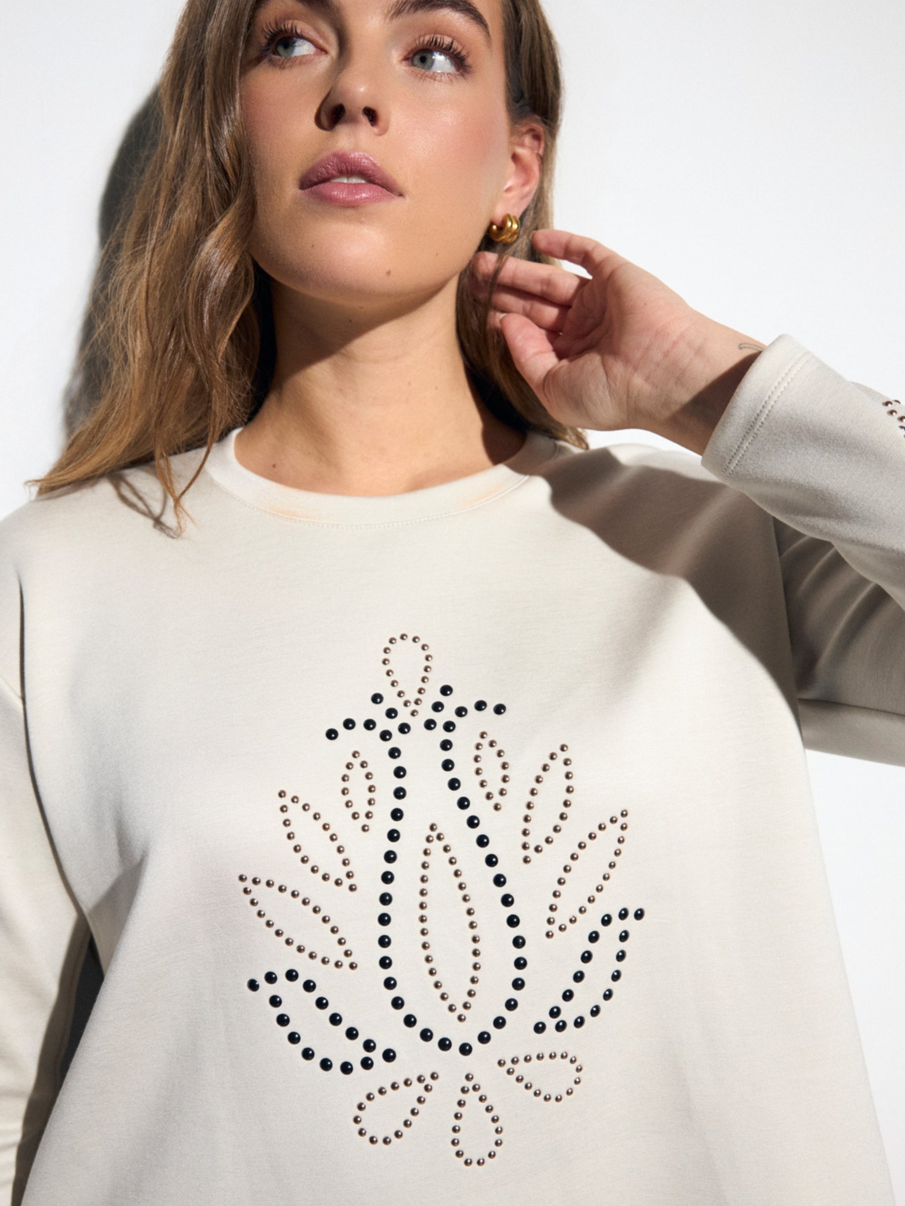 Bariloche Miger T-Shirt with round neckline, long sleeves, relaxed fit and statement studded motif across the front.