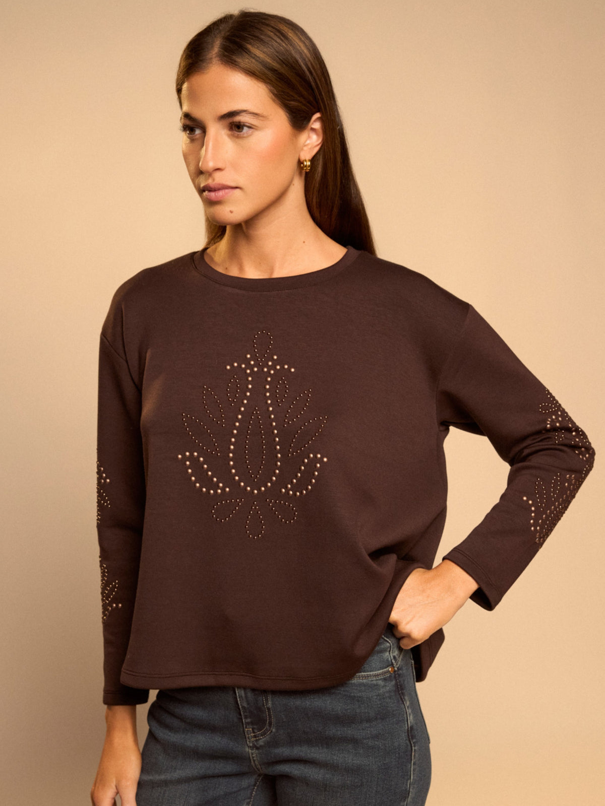 Bariloche Port T-Shirt with round neckline, long sleeves and studded motif detailing on the front and sleeves.