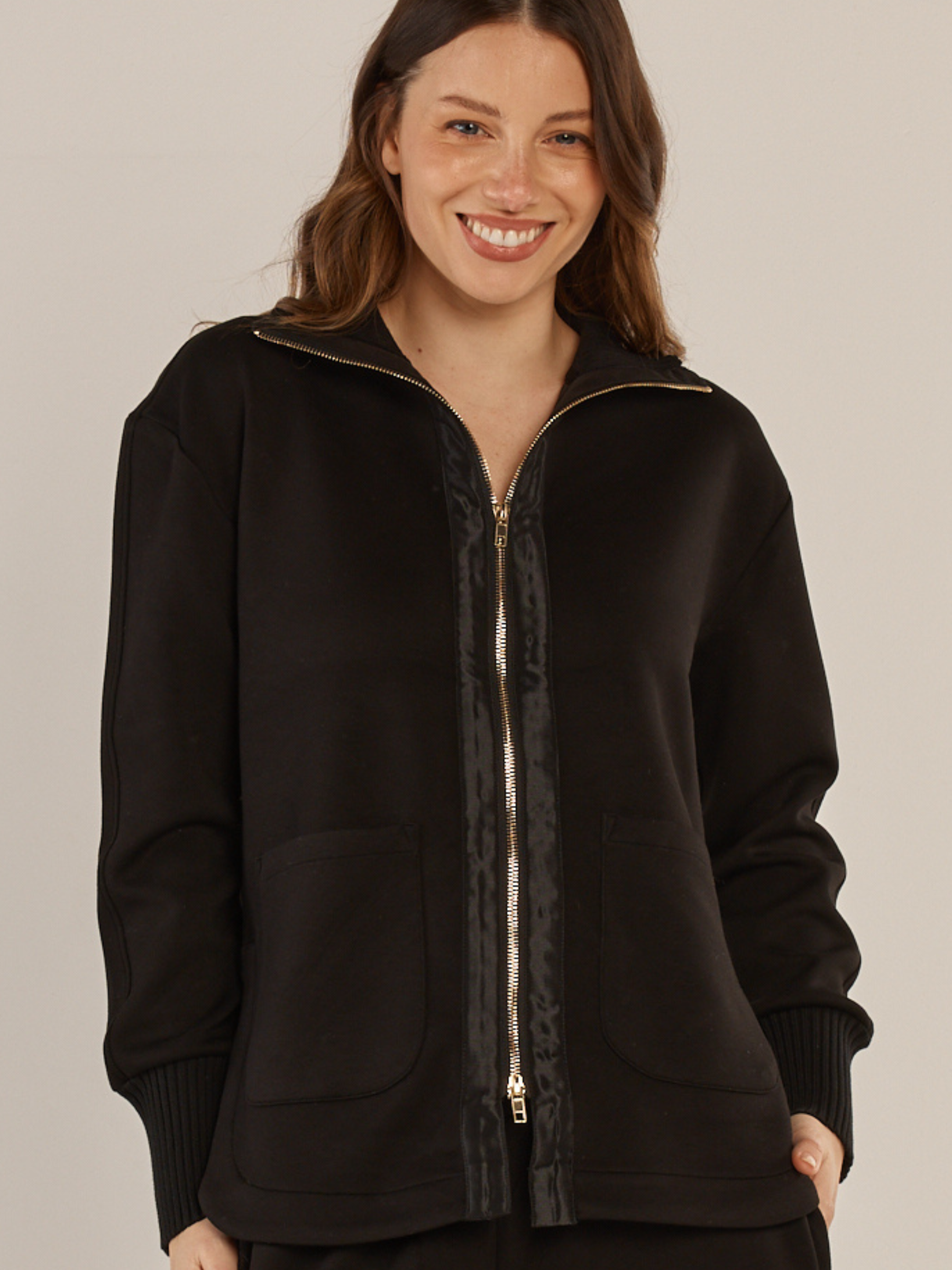 Betty Sabina Sweatshirt zip-front sweatshirt with high-neck finish, patch pockets and ribbed cuffs