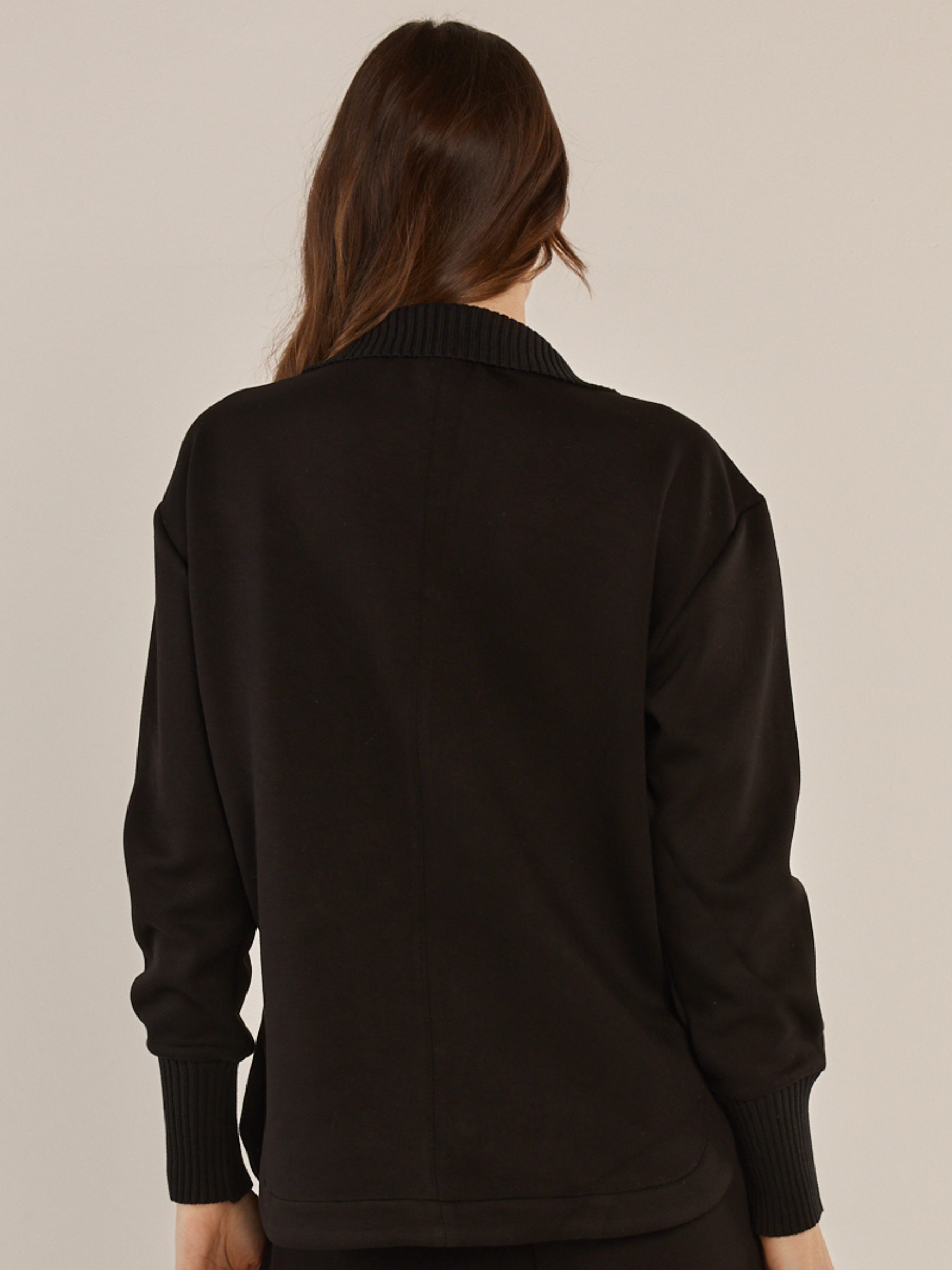 Betty Sabina Sweatshirt zip-front sweatshirt with high-neck finish, patch pockets and ribbed cuffs