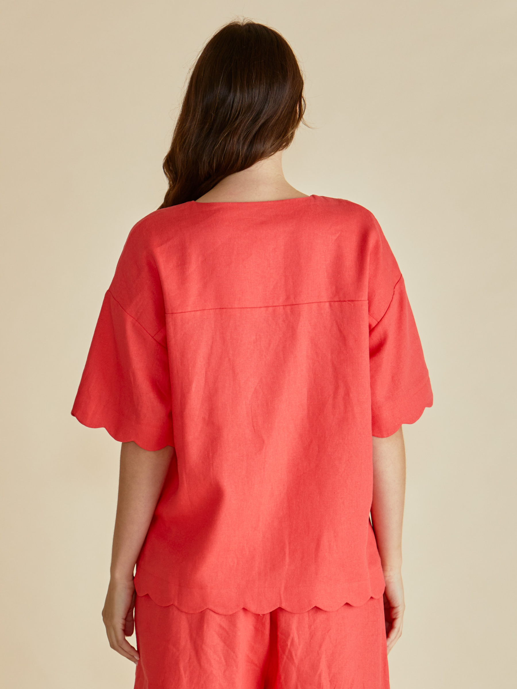Betty Scarlett Shirt with V neckline, button-through front, short sleeves and scalloped hem.