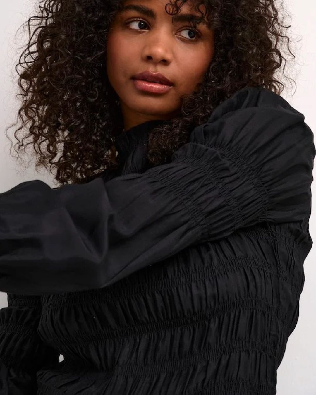 CREAM - HENVA BLOUSE - BLACK