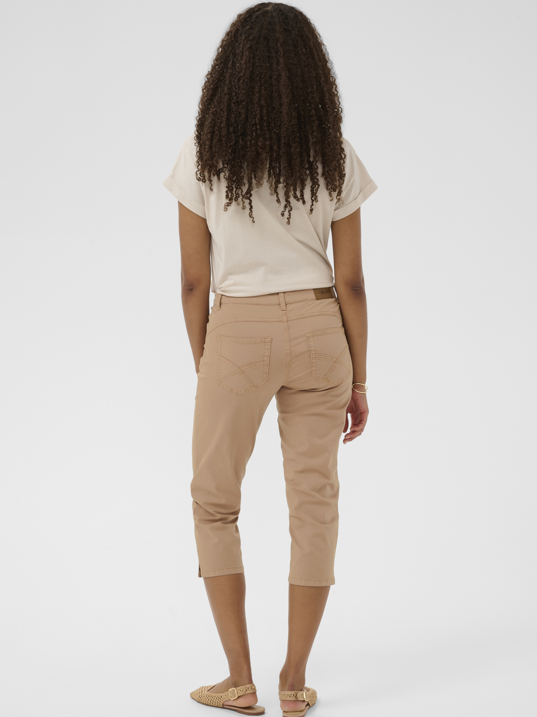Cream Berta Capri Twill women’s cropped cotton twill trousers with button fastening and side pockets.