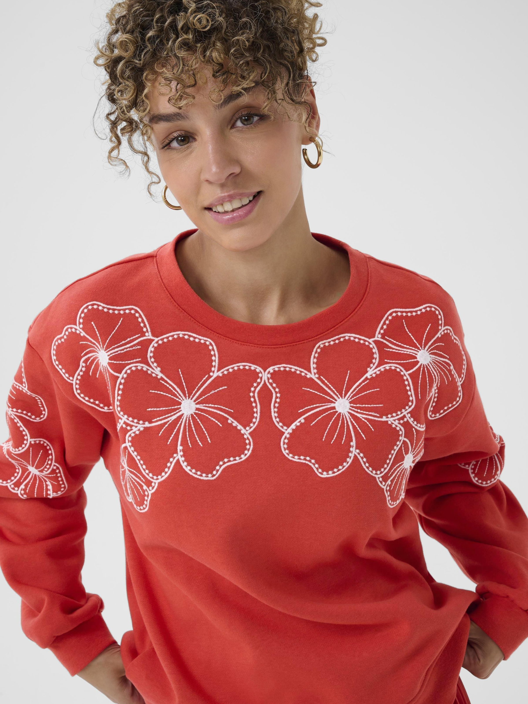 Cream Daria Sweatshirt women’s loose-fit floral sweatshirt with hip-length design for casual everyday wear.