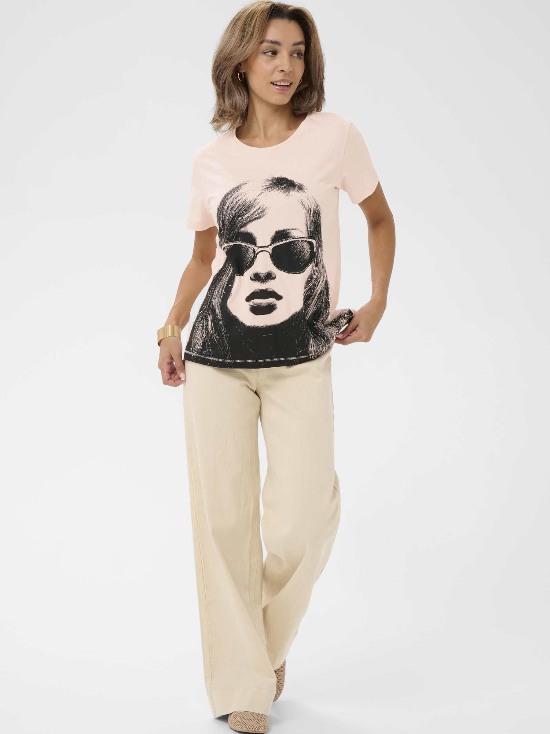 Cream Joliy T-Shirt women’s graphic print cotton T-shirt with round neckline and short sleeves.