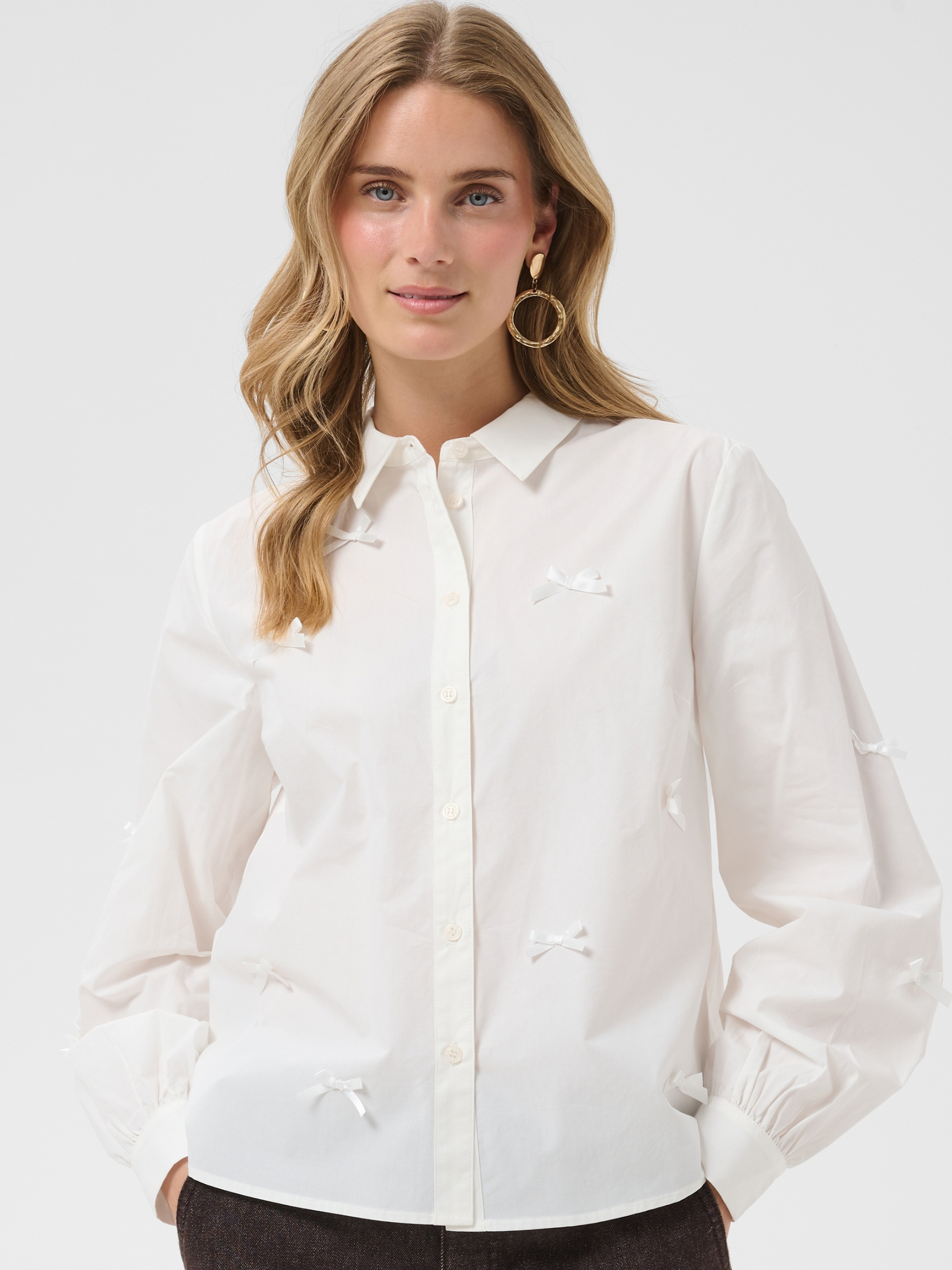 Cream Kit Shirt with classic collar, button front, bow details, long sleeves and regular fit