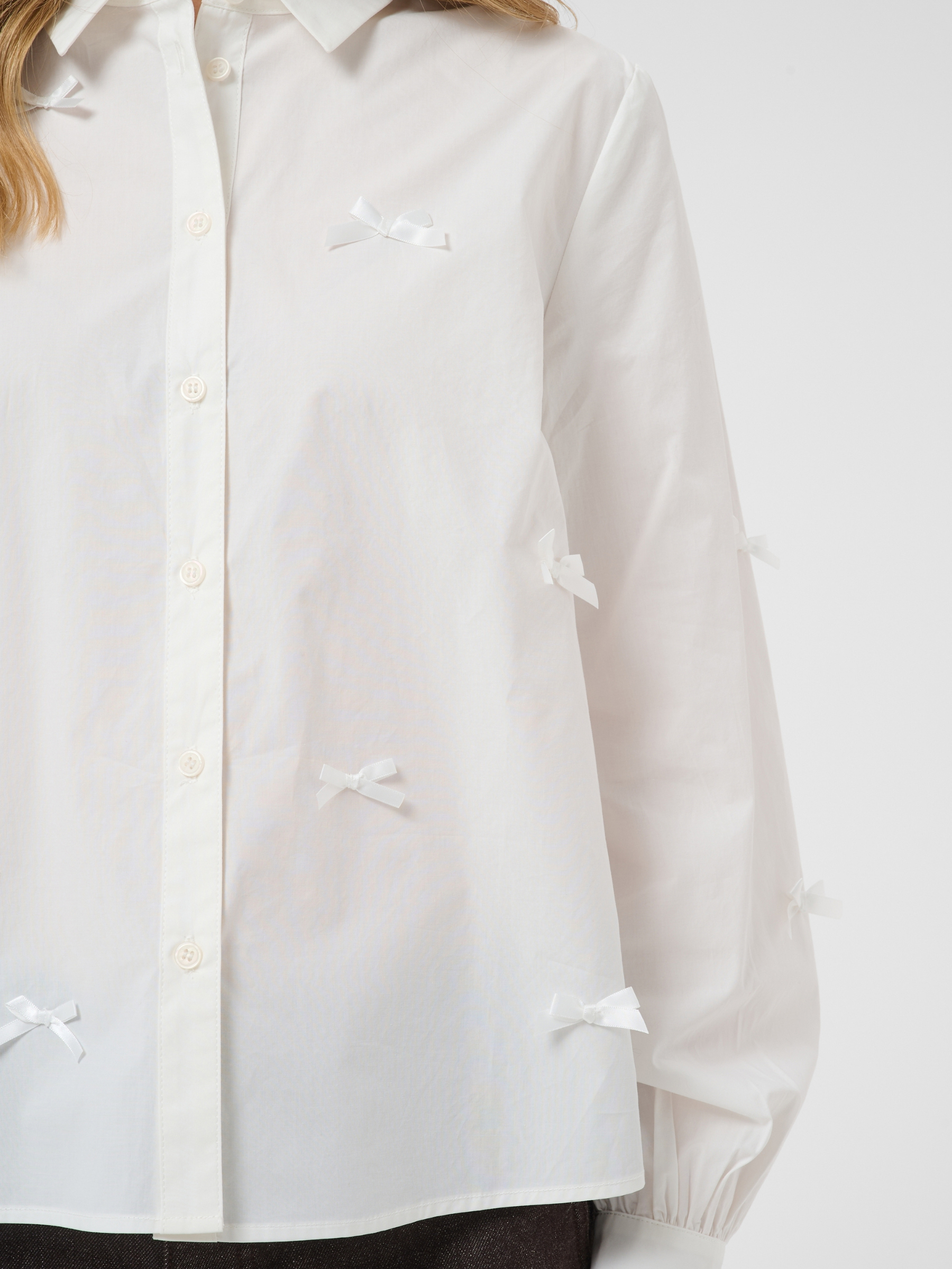 Cream Kit Shirt with classic collar, button front, bow details, long sleeves and regular fit