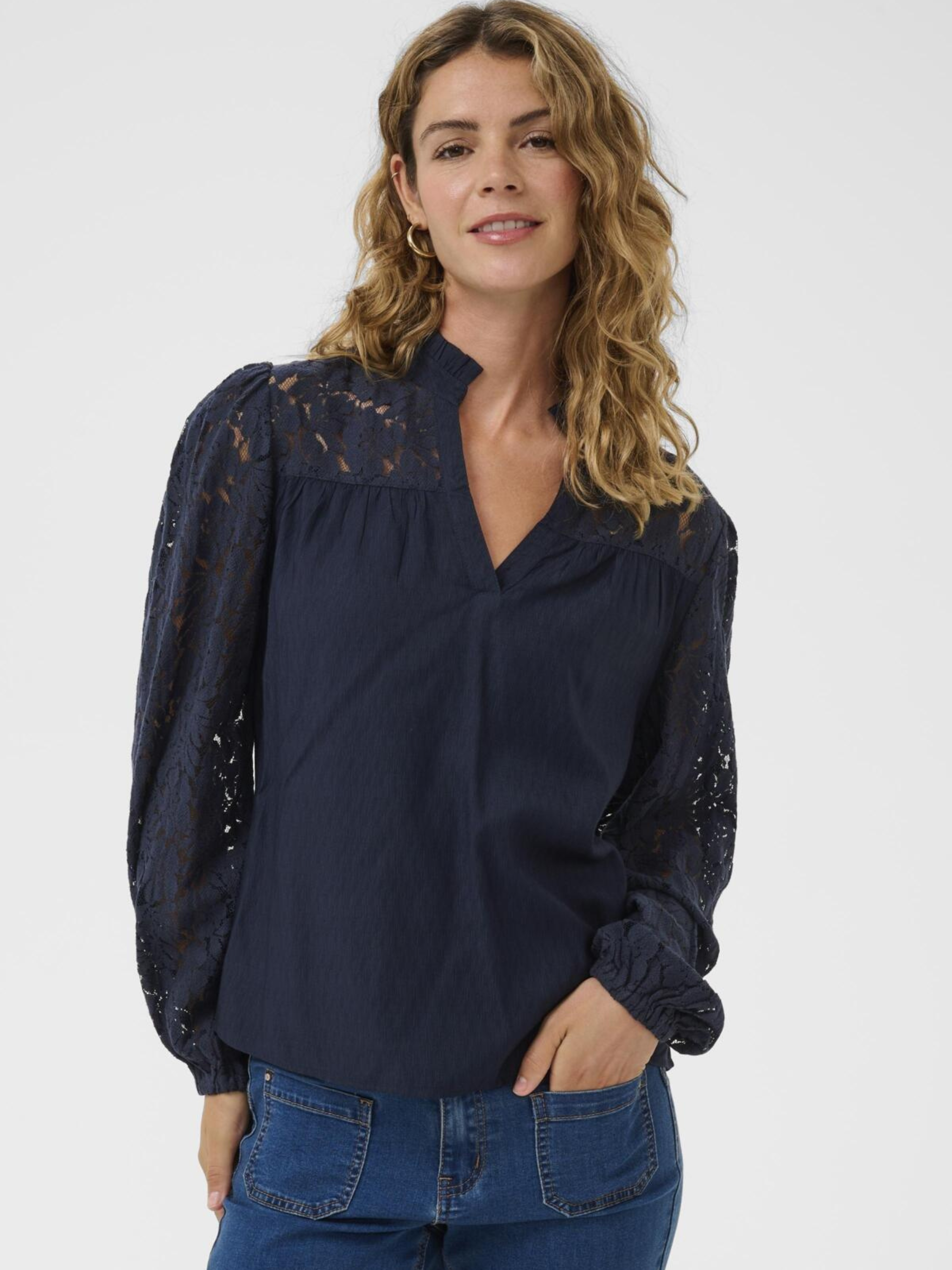 Cream Liselin Lace Blouse women’s regular-fit blouse with lace sleeves, split neckline and hip-length silhouette, styled with jeans.