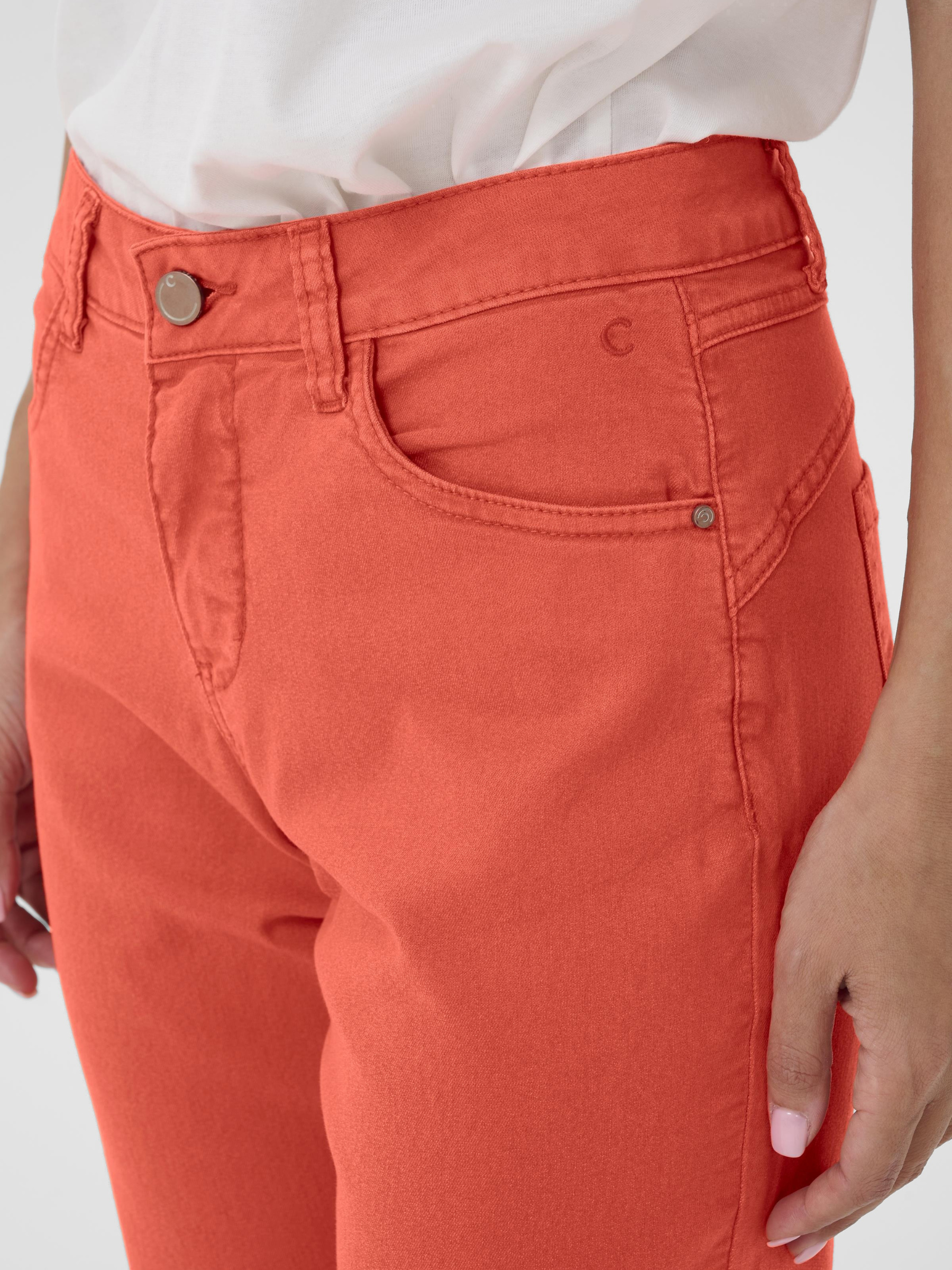 Cream Sophia LP Straight Twill women’s straight-leg trousers with regular waist and full-length fit, styled with a long-sleeve top.