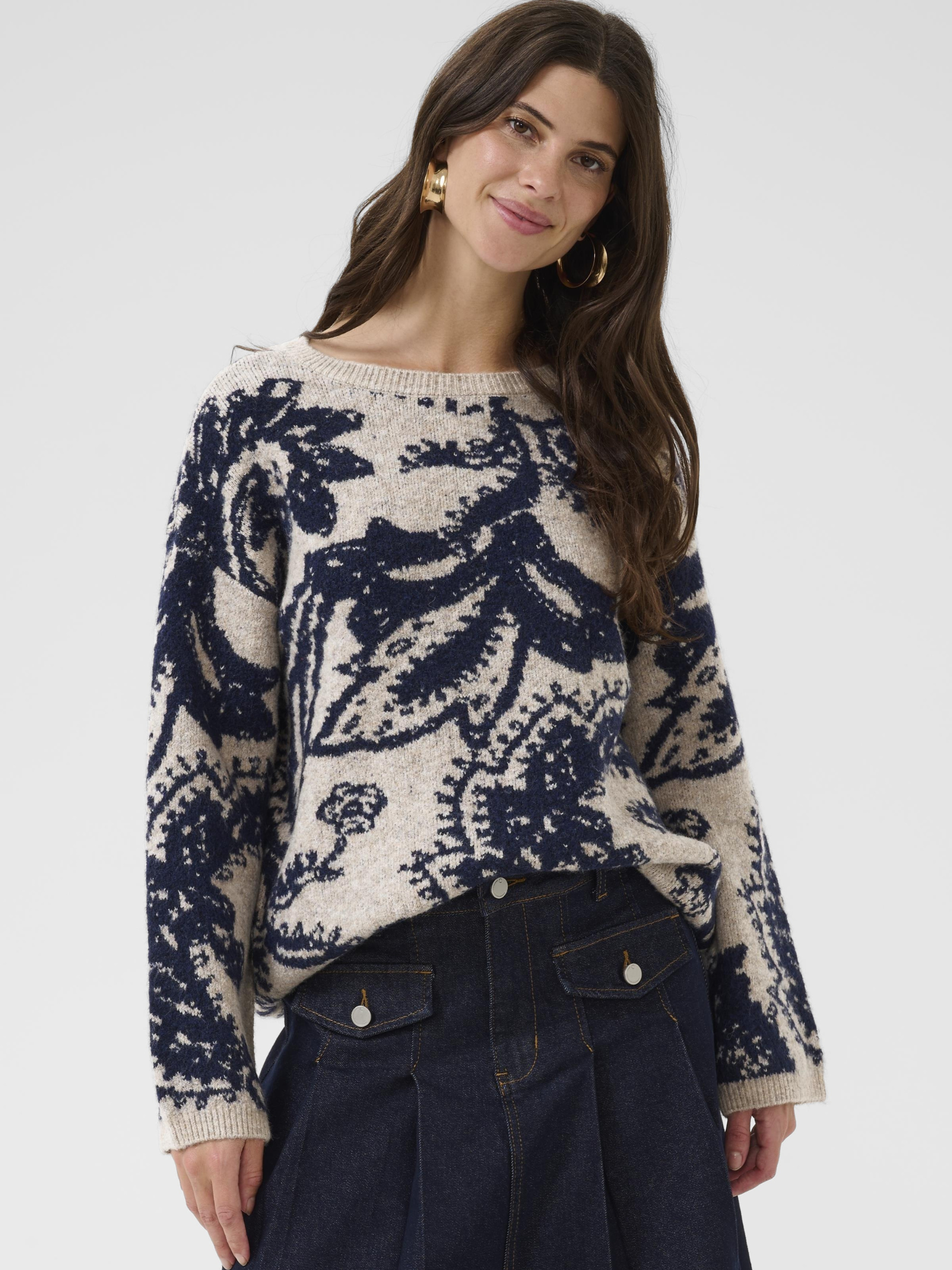Cream Temikka Knit Pullover women’s loose fit knitted jumper with hip-length cut, styled casually for everyday wear.