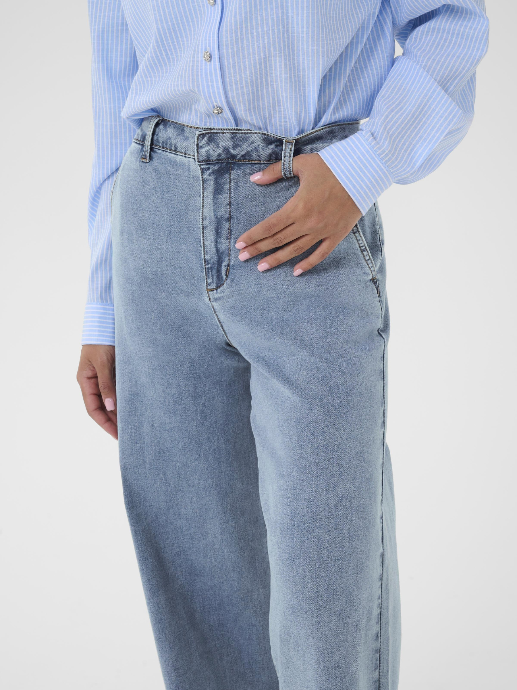 Cream Visti women’s high-waist straight-leg trousers with full-length fit and stretch denim fabric for everyday wear.