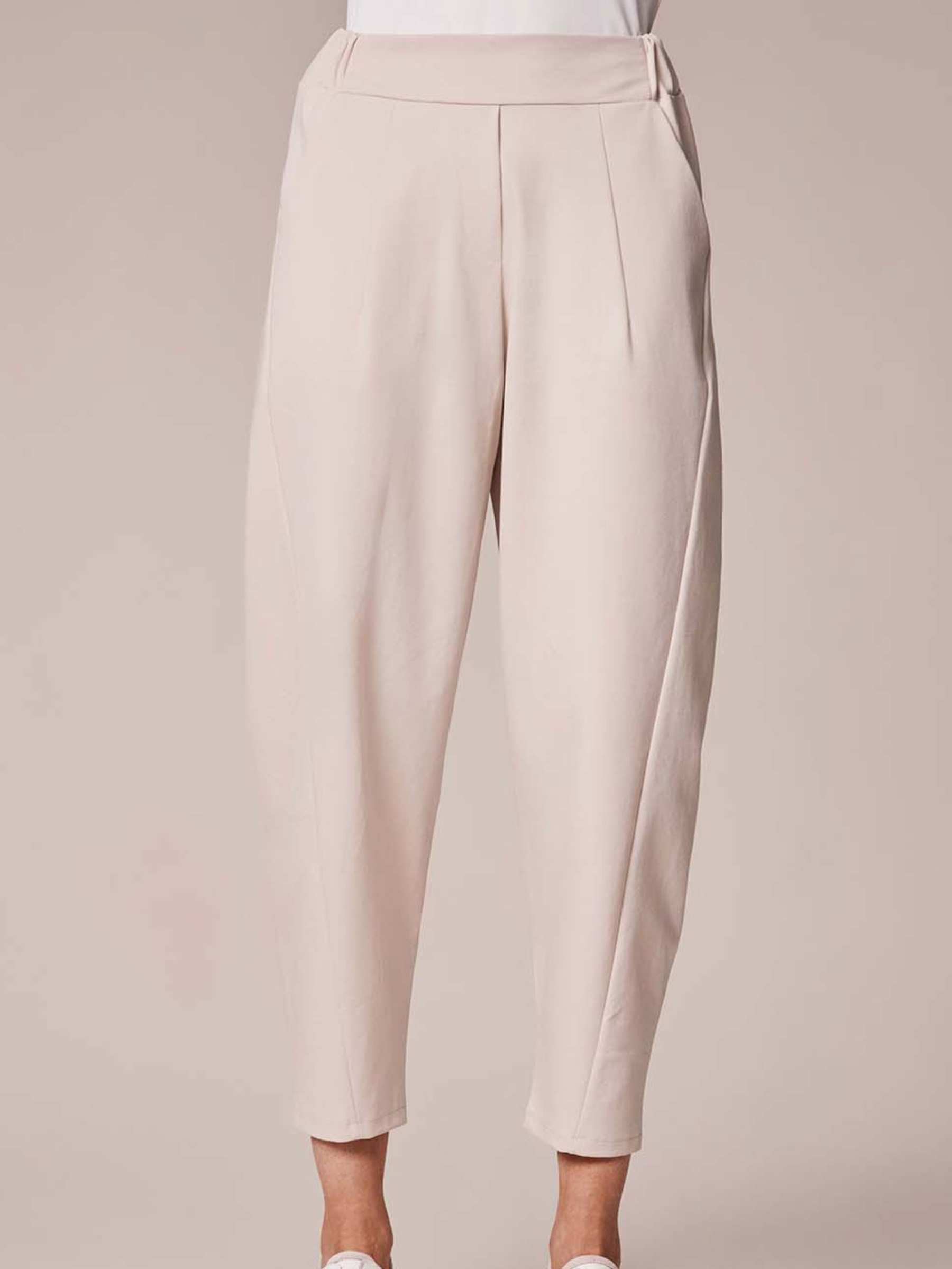 Deck By Decollage 2511 tapered tailored trousers with high-rise waistband and cropped ankle-length finish.