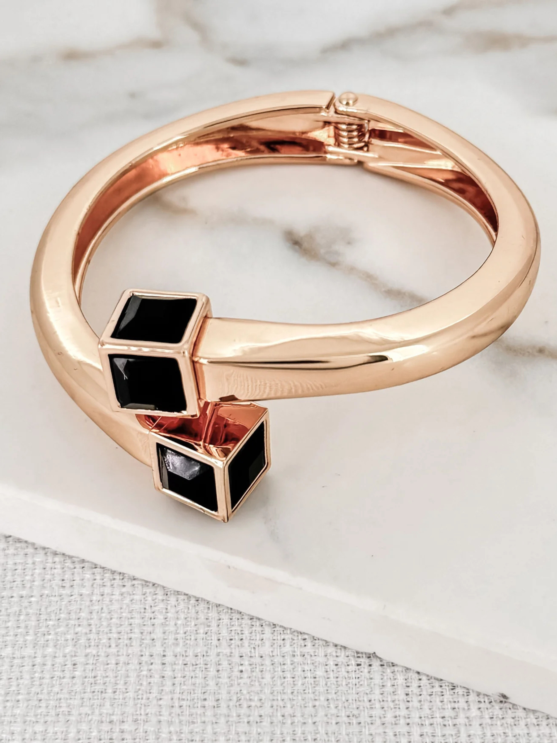 Envy 3674 gold effect bracelet for women – elegant designer-inspired fashion bangle with black stone detailing, versatile statement jewellery perfect for everyday wear, parties and special occasions.