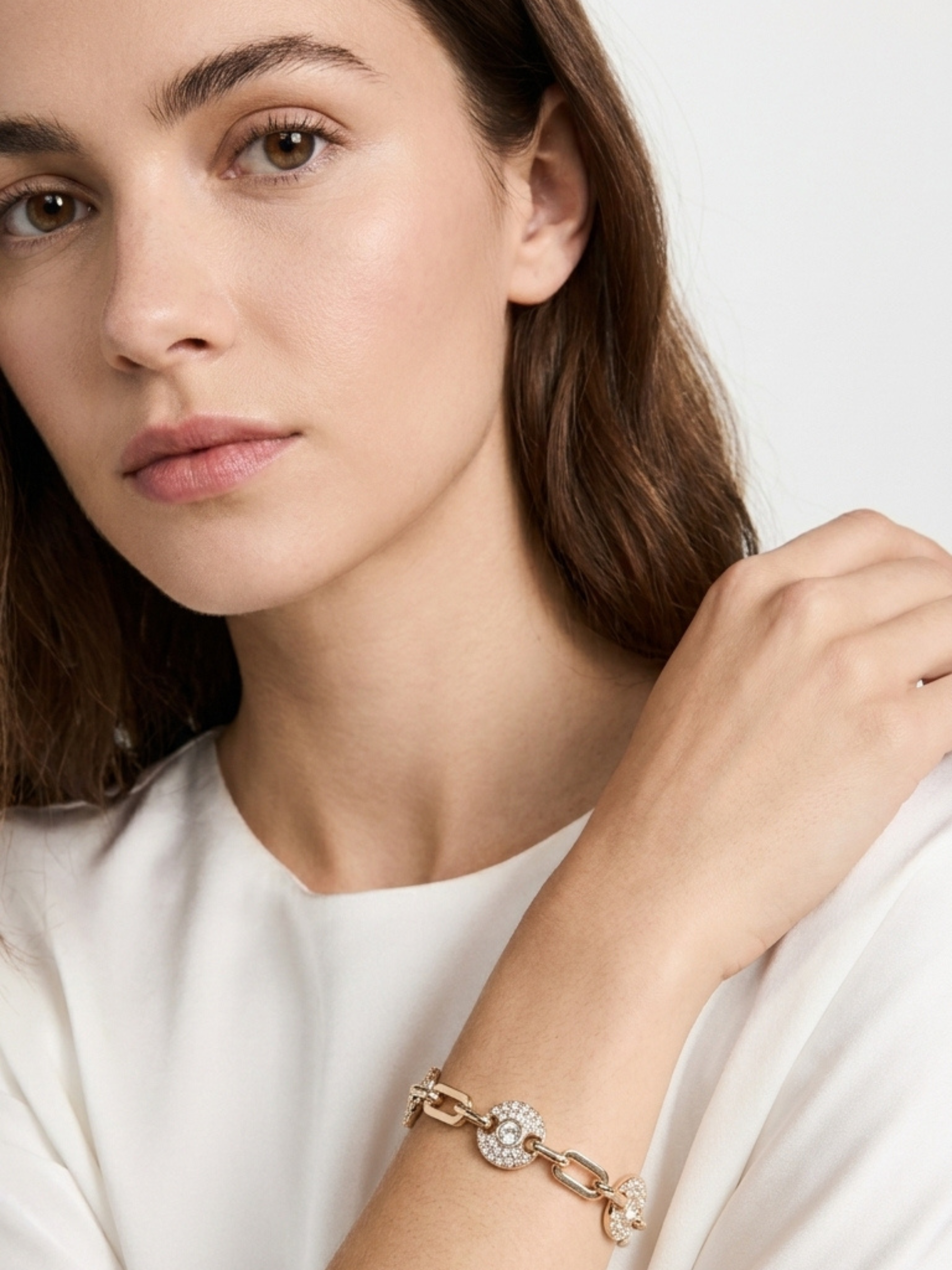 Envy 650 Diamante Circle Detailed Link Bracelet with chunky links, sparkling circular details and toggle fastening.