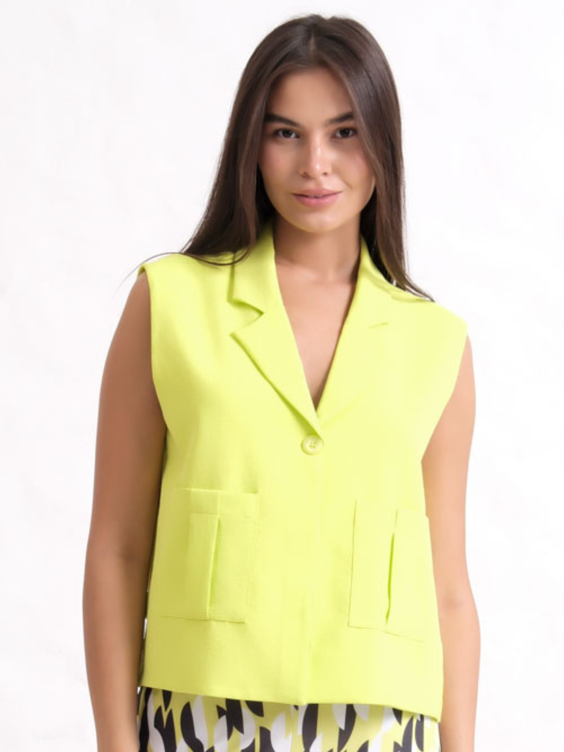 Inco 1217 sleeveless waistcoat with lapel collar, front pockets and single-button fastening.