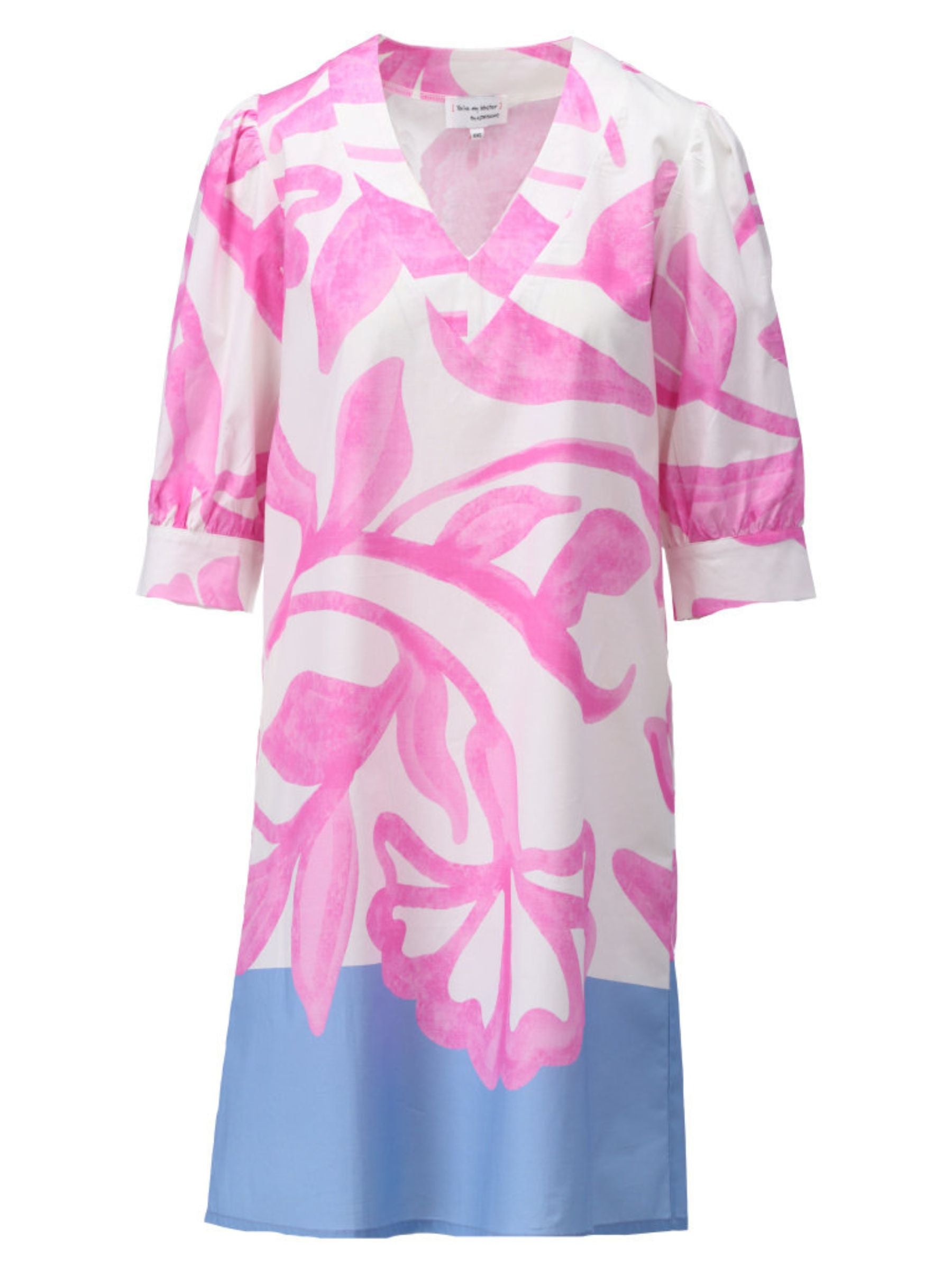 K Design C354L Dress knee-length printed dress with V-neckline, oversized motif design, three-quarter sleeves and contrast hem panel.