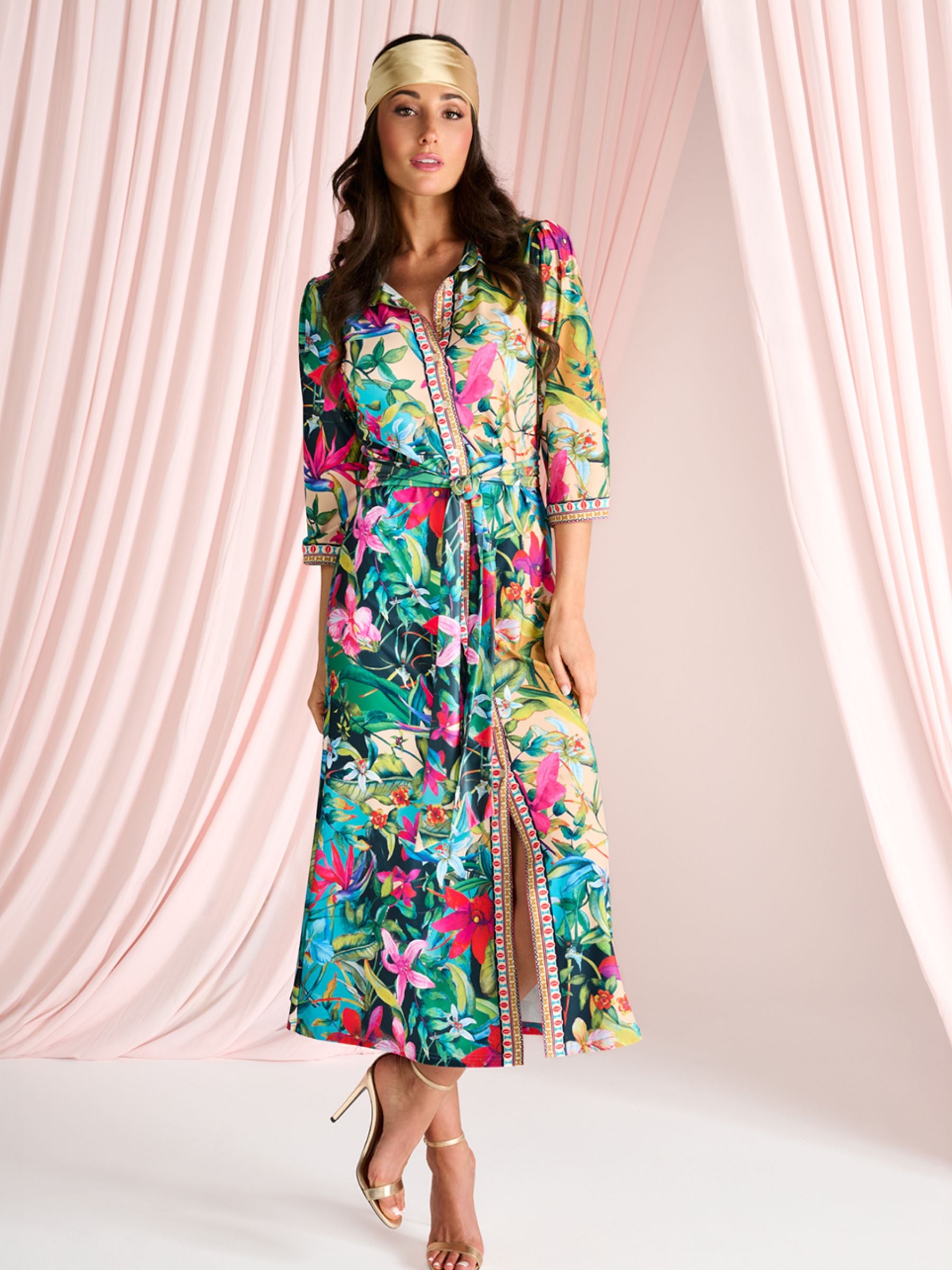 K Design C410 Dress midi floral shirt dress with collar, button-through front, self-tie waist belt and contrast trim detail.