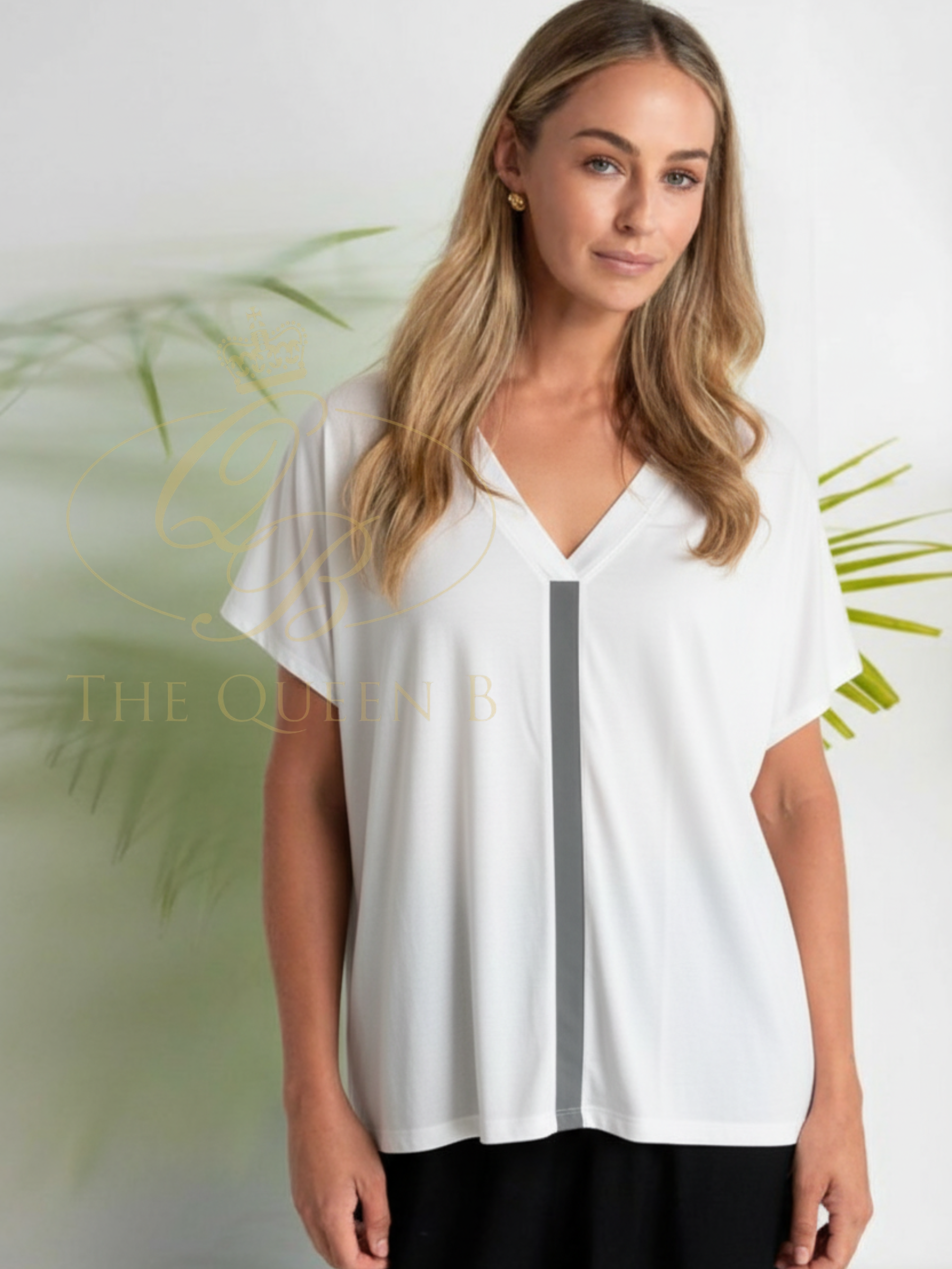 Naya NAS26 189 women’s contrast colour V-neck top with relaxed fit and modern jersey design.