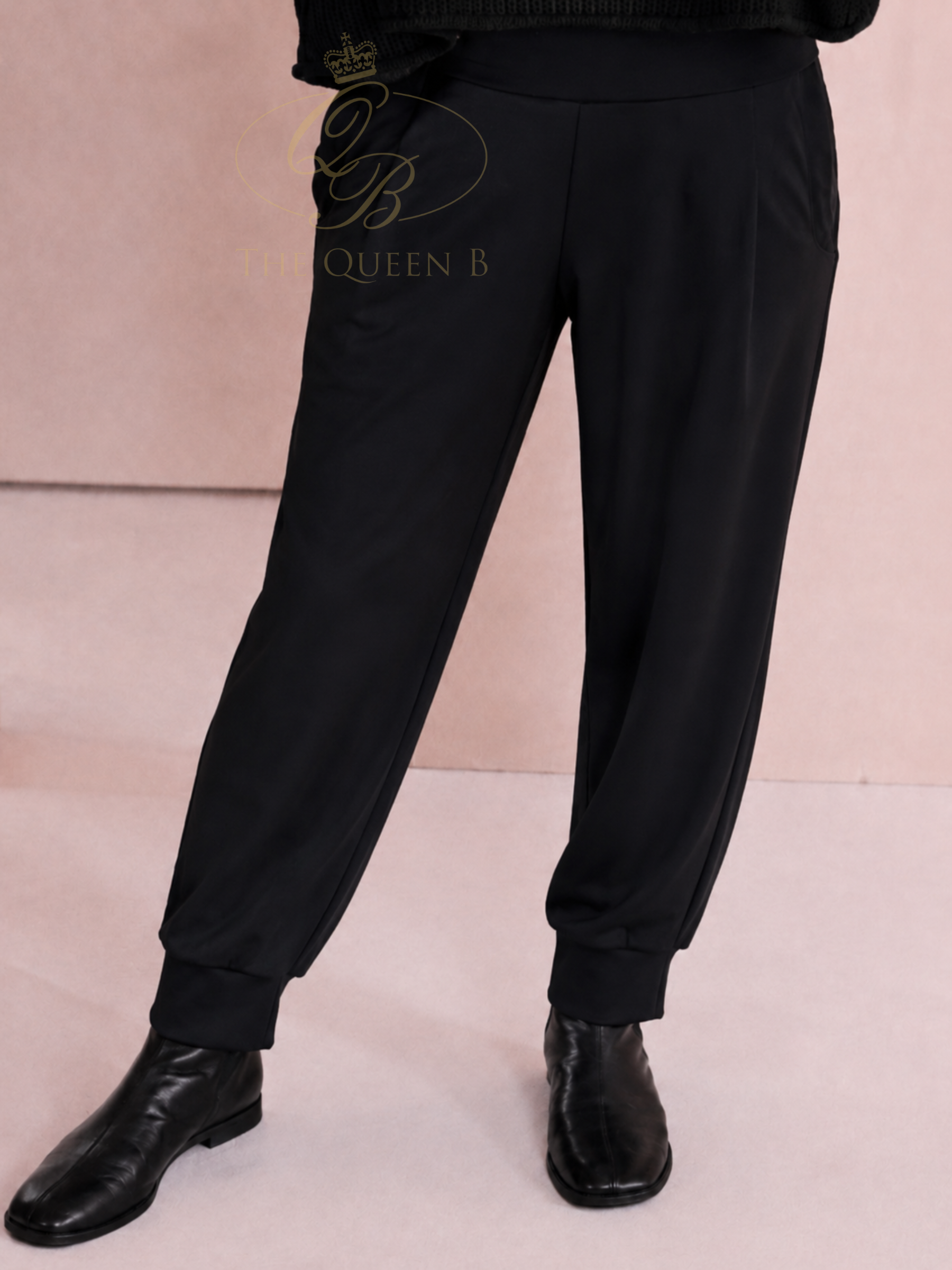 Naya NAW26 101A Cuff Trouser with pull-on waist, tapered leg, cuffed hem and pocket detail