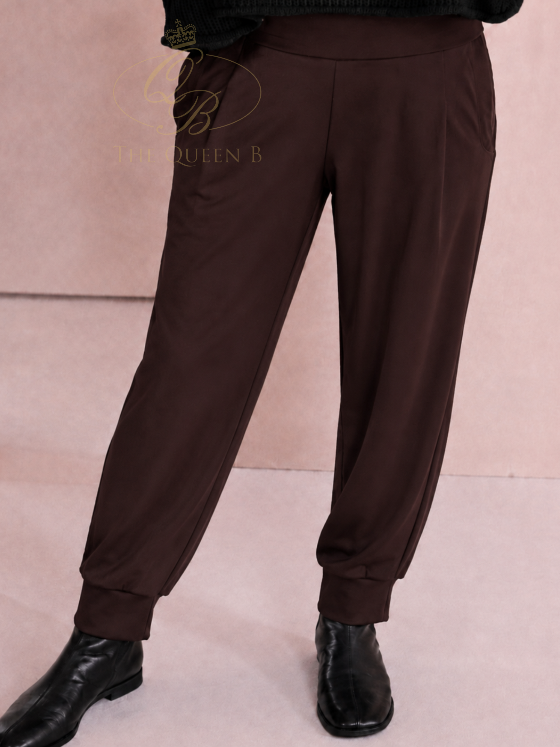 Naya NAW26 101A Cuff Trouser with pull-on waist, tapered leg, cuffed hem and pocket detail
