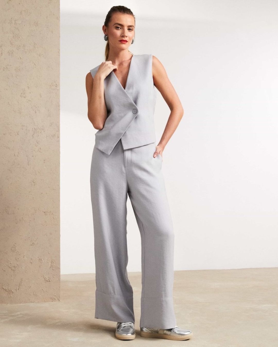 Sizes 16 & 18 - NAYA - NAS25 272 - Button Waistcoat