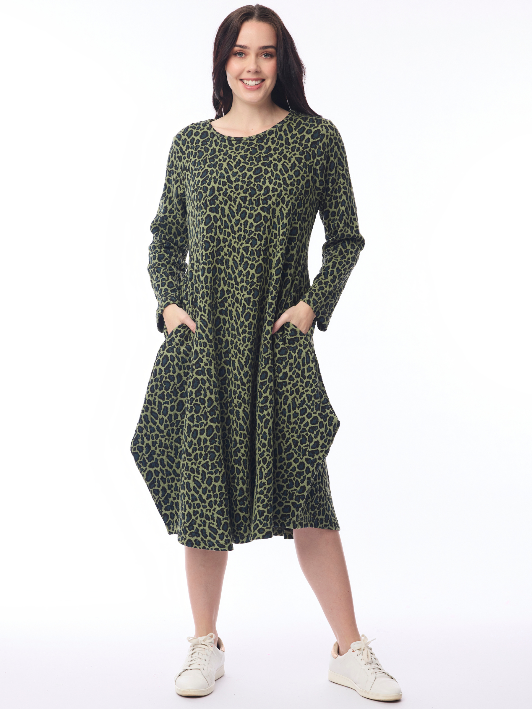 Orientique 61786 Keqioa Bubble Dress with round neckline, long sleeves, side pockets and relaxed bubble shape