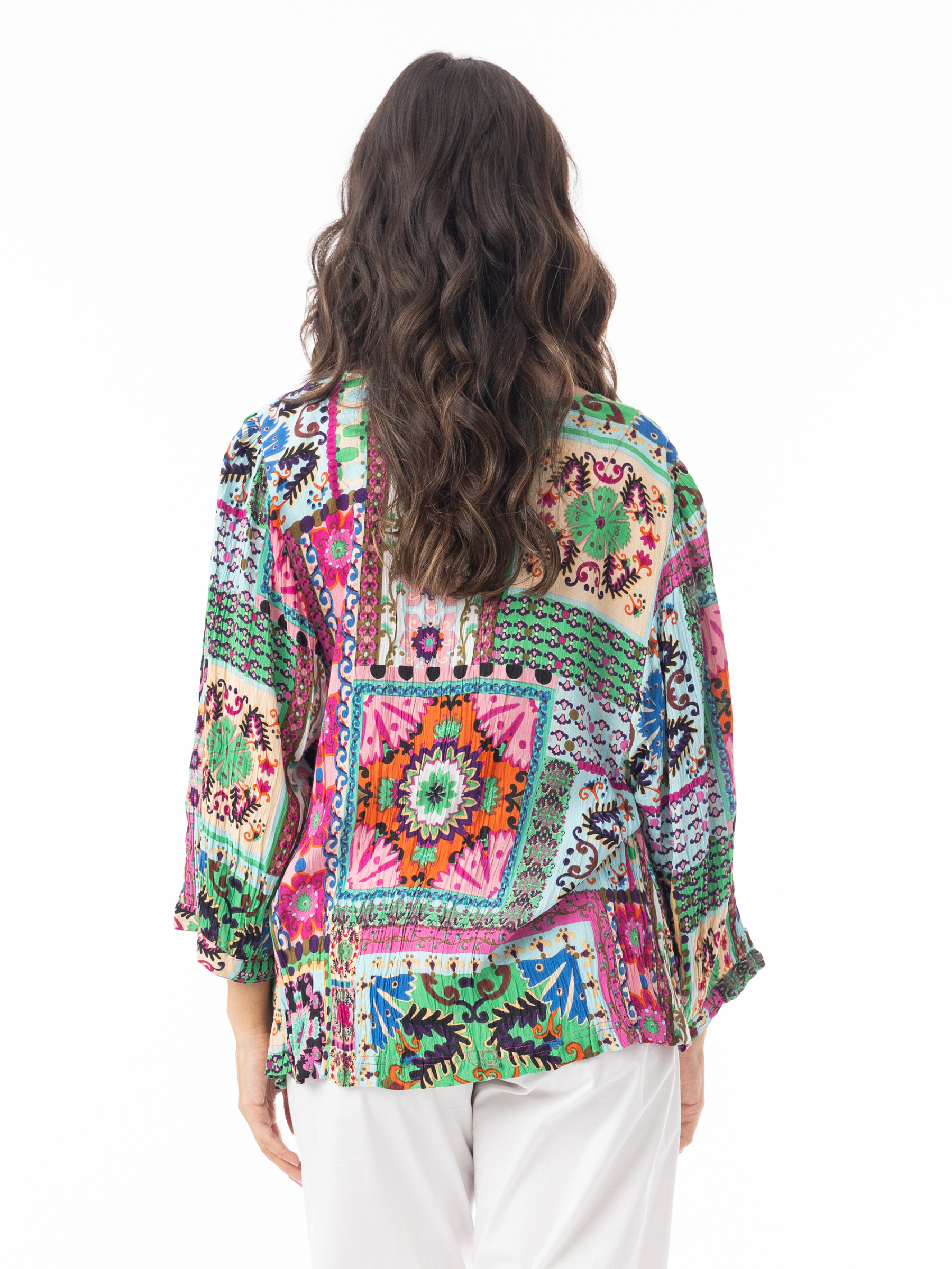 Orientique 62754 Sao Bento Top relaxed-fit printed blouse with V-neckline, three-quarter sleeves and patchwork-style pattern.