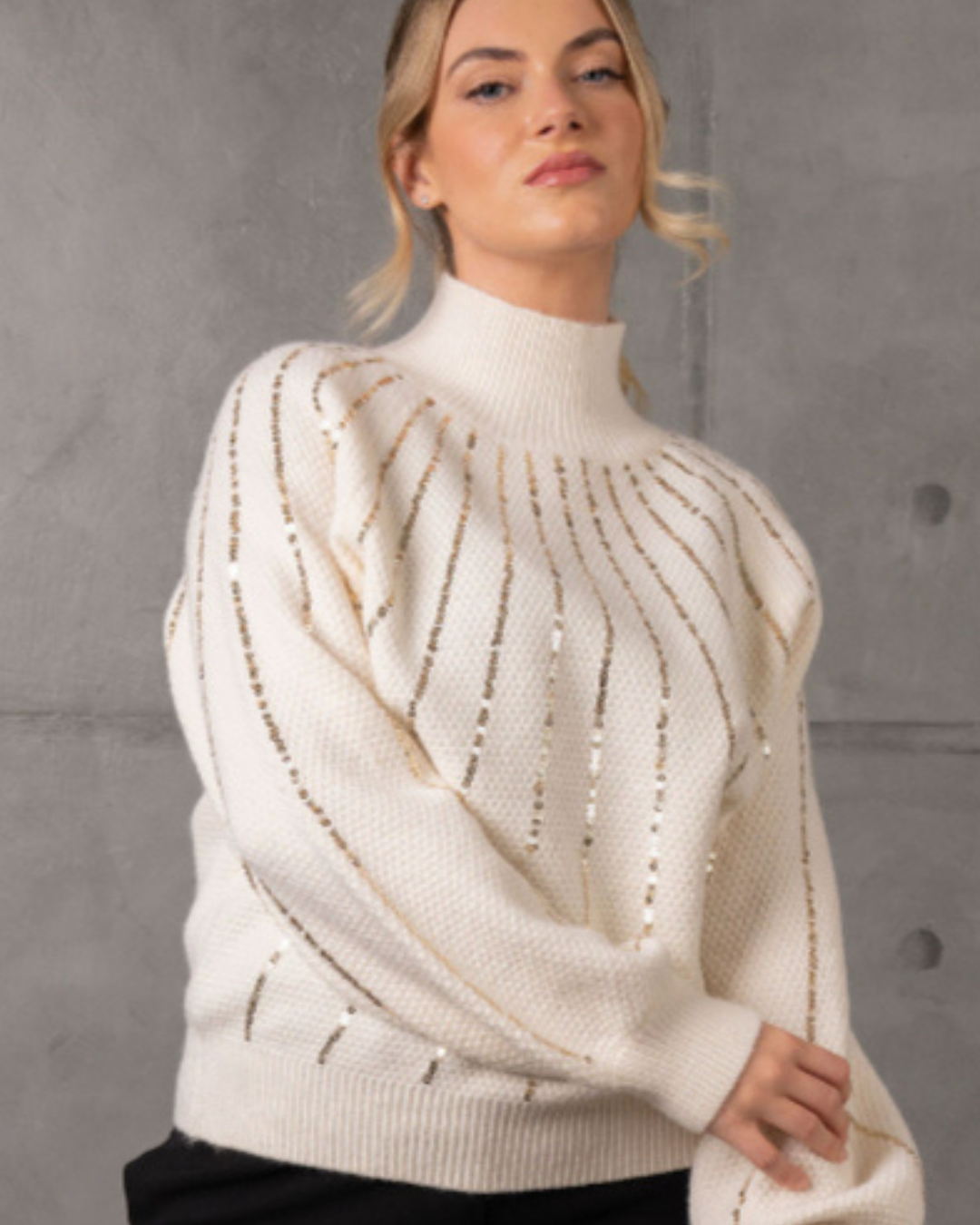 PARAMOUR Sequin Polo 8061 – elegant knitted jumper with vertical sequin detailing and a high ribbed neckline, perfect for chic day-to-night styling.