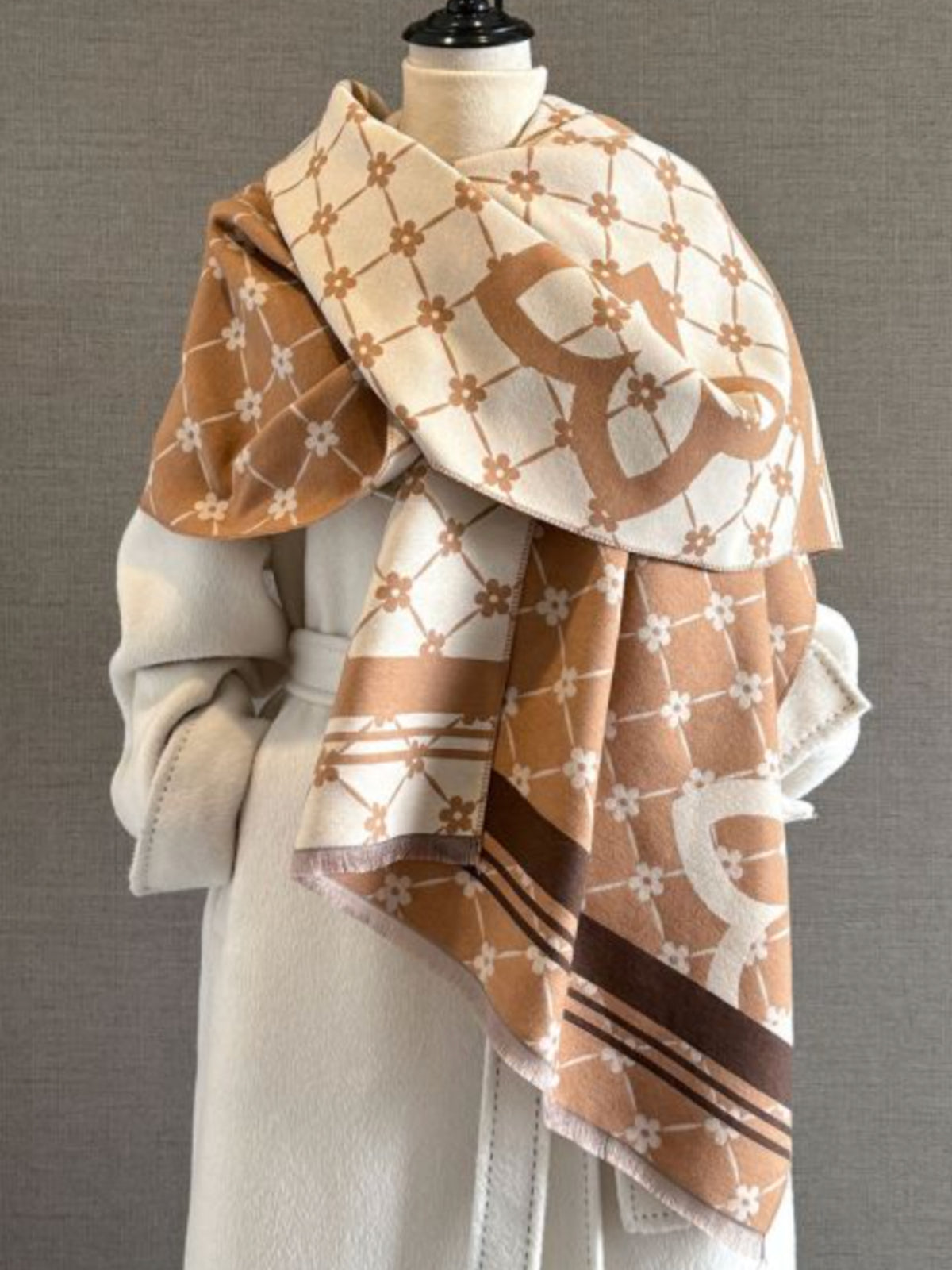 PCHA WS057 Retro Chic Floral Lattice Scarf with oversized motif, contrasting reverse, decorative border and eyelash fringe.