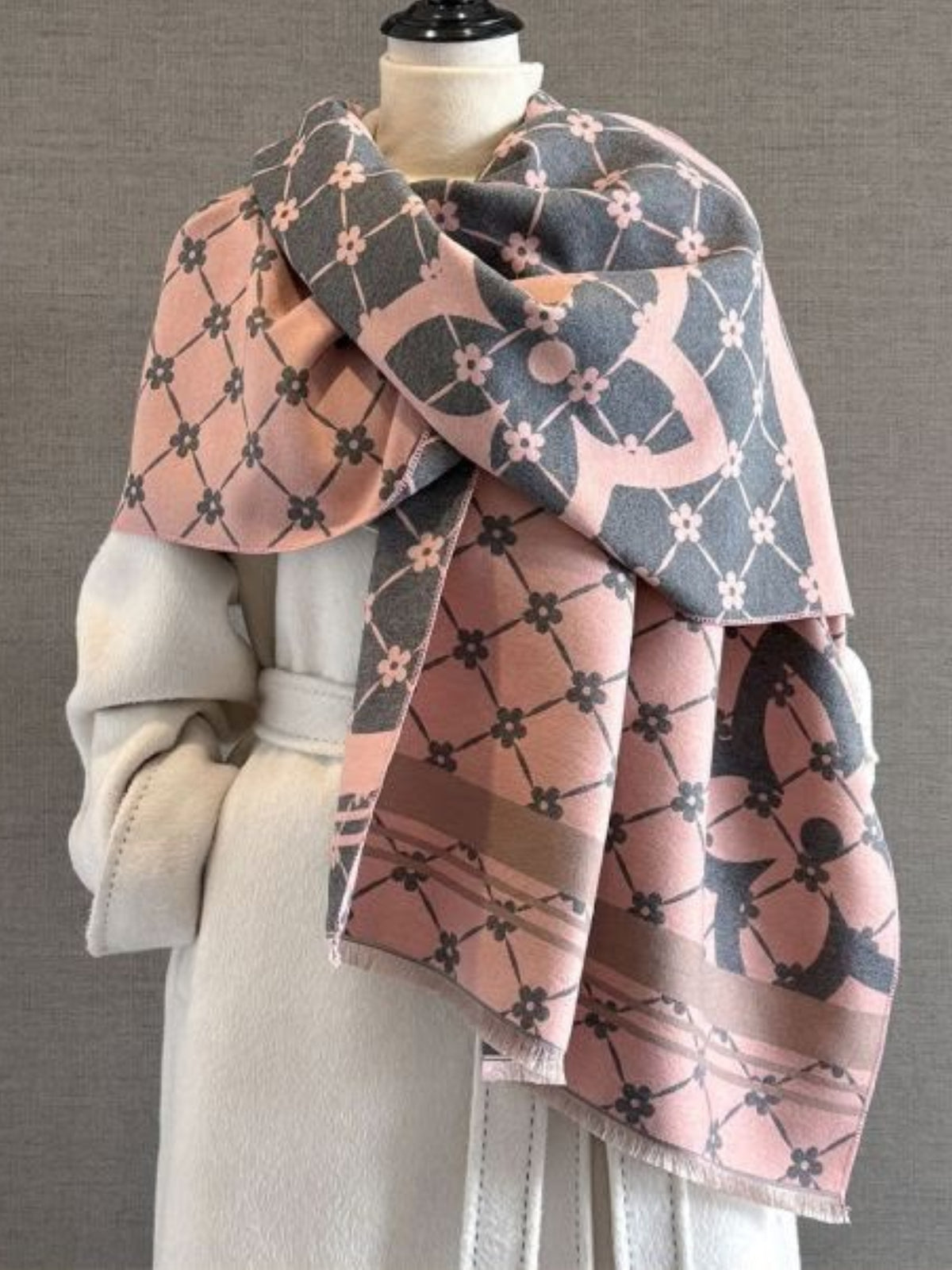 PCHA WS057 Retro Chic Floral Lattice Scarf with oversized motif, contrasting reverse, decorative border and eyelash fringe.