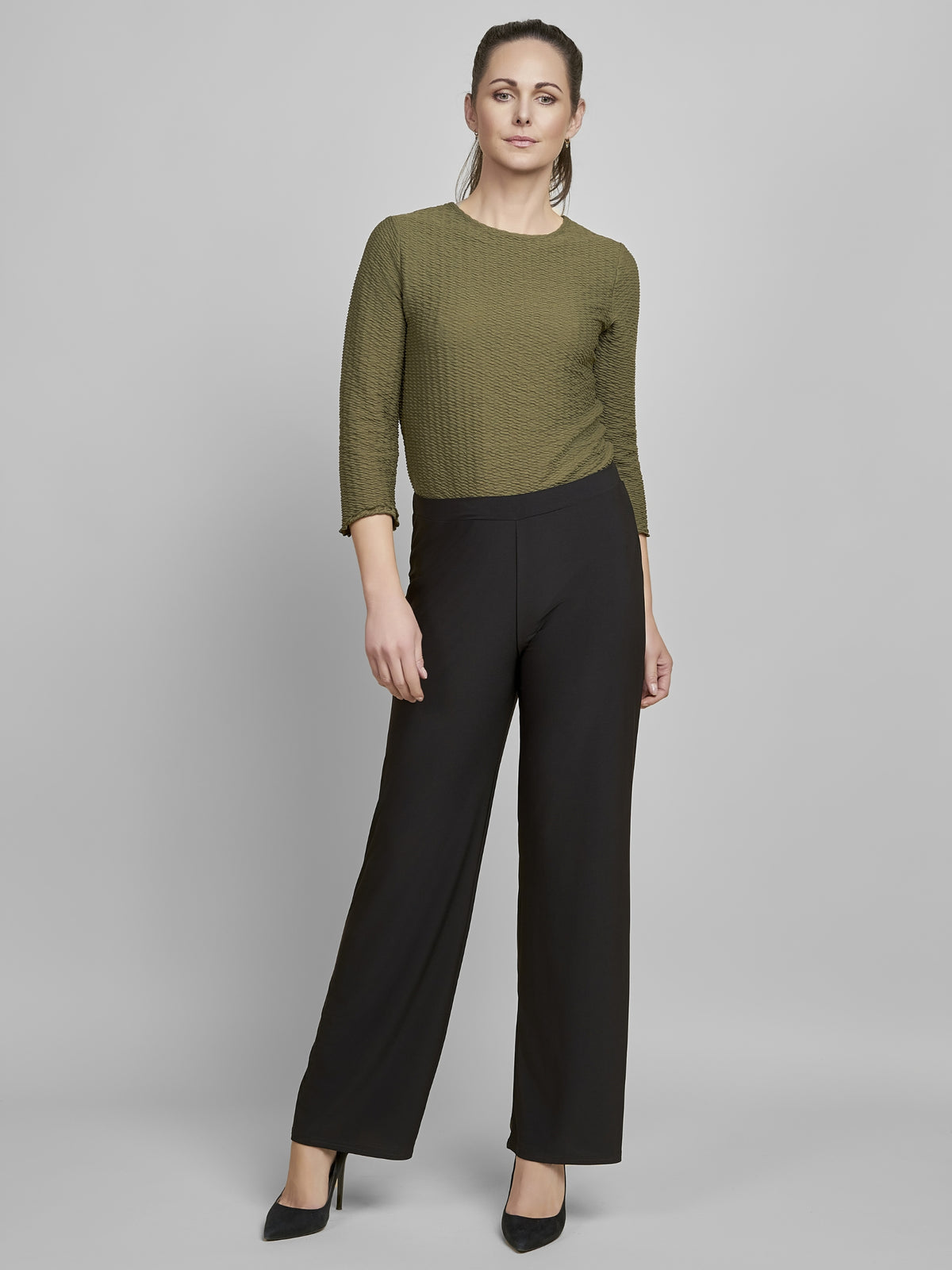 PINNS 751T wide leg trousers with a smooth waistband, pull-on fit and full-length wide leg silhouette.