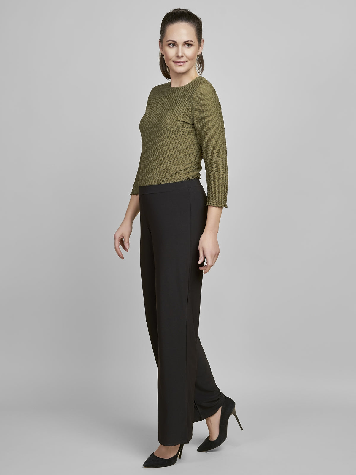 PINNS 751T wide leg trousers with a smooth waistband, pull-on fit and full-length wide leg silhouette.
