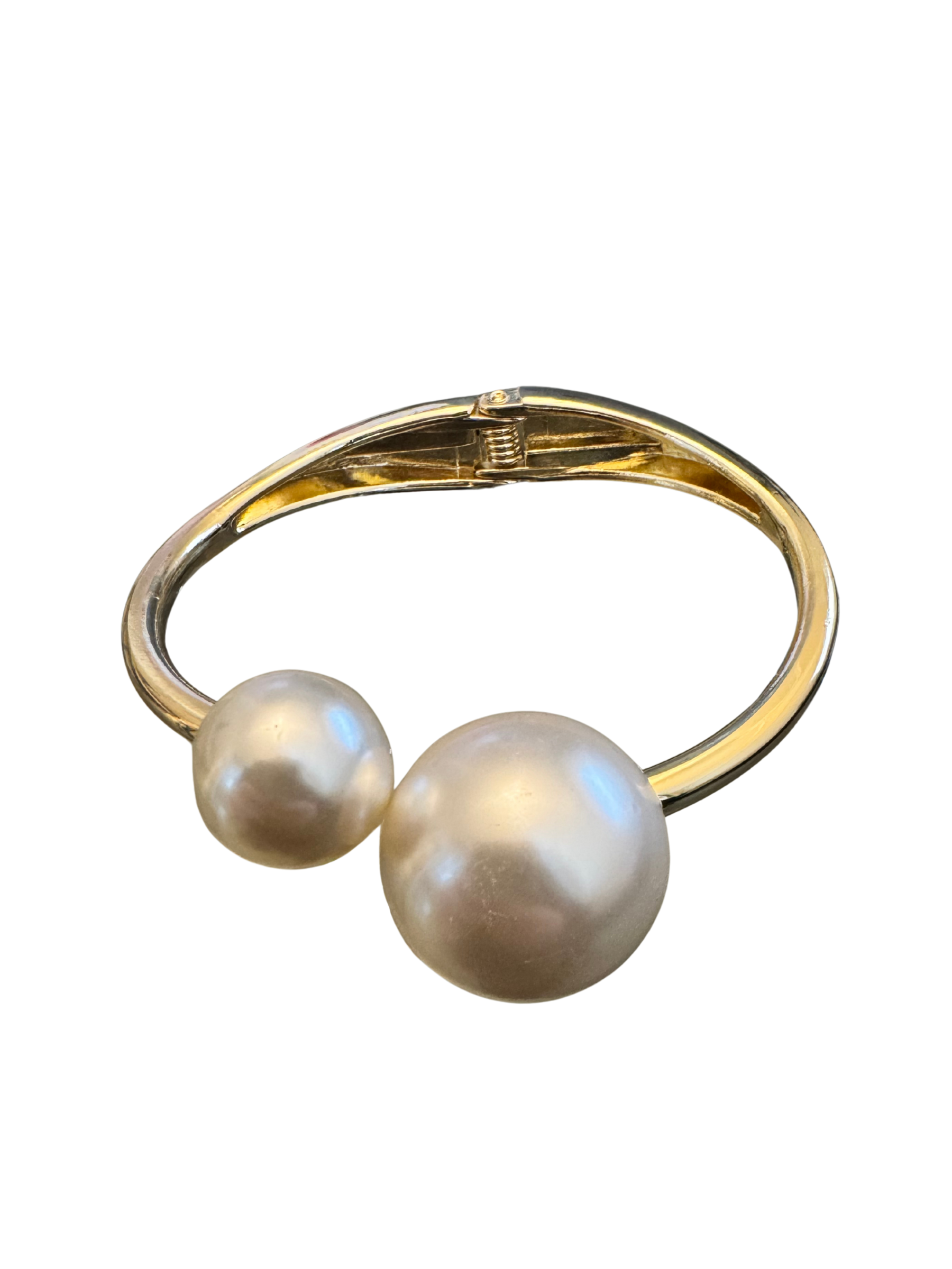 QB25 Gold Pearl Statement Bracelet open bracelet with twin pearl detailing elegant women’s jewellery piece perfect for day to night and occasionwear styling.