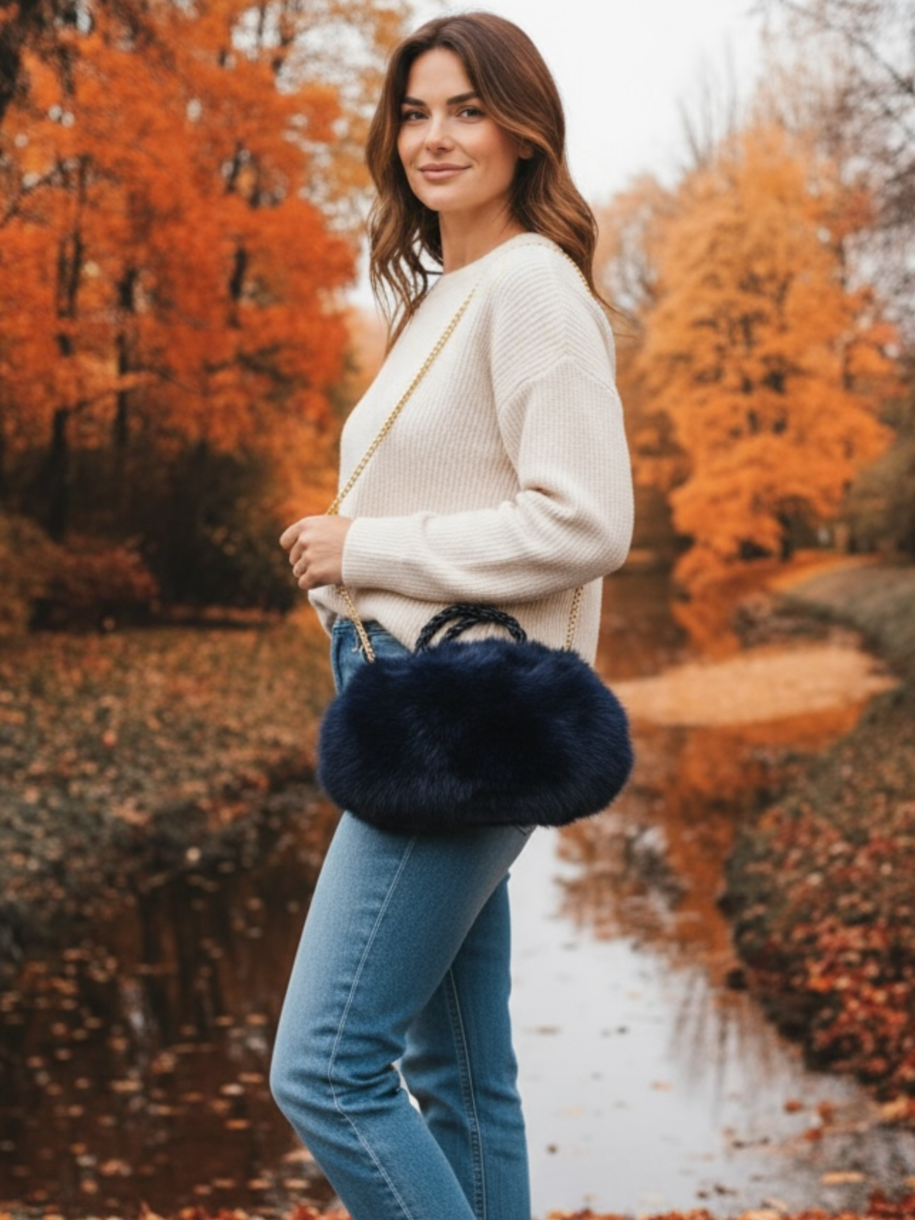 QBAW25 CW B704 Navy Small Fluffy Bag