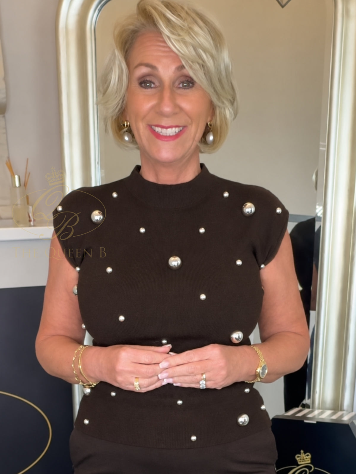 QBAW26 LX Claire Top with round neckline, sleeveless silhouette and mixed-size pearl-style embellishment detailing.