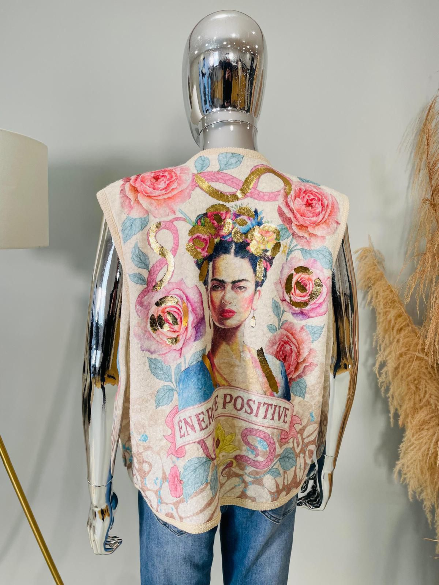 QBSS26 BC Isla Frieda Gilet featuring sleeveless open-front design with Frida-inspired artwork and floral print detailing.