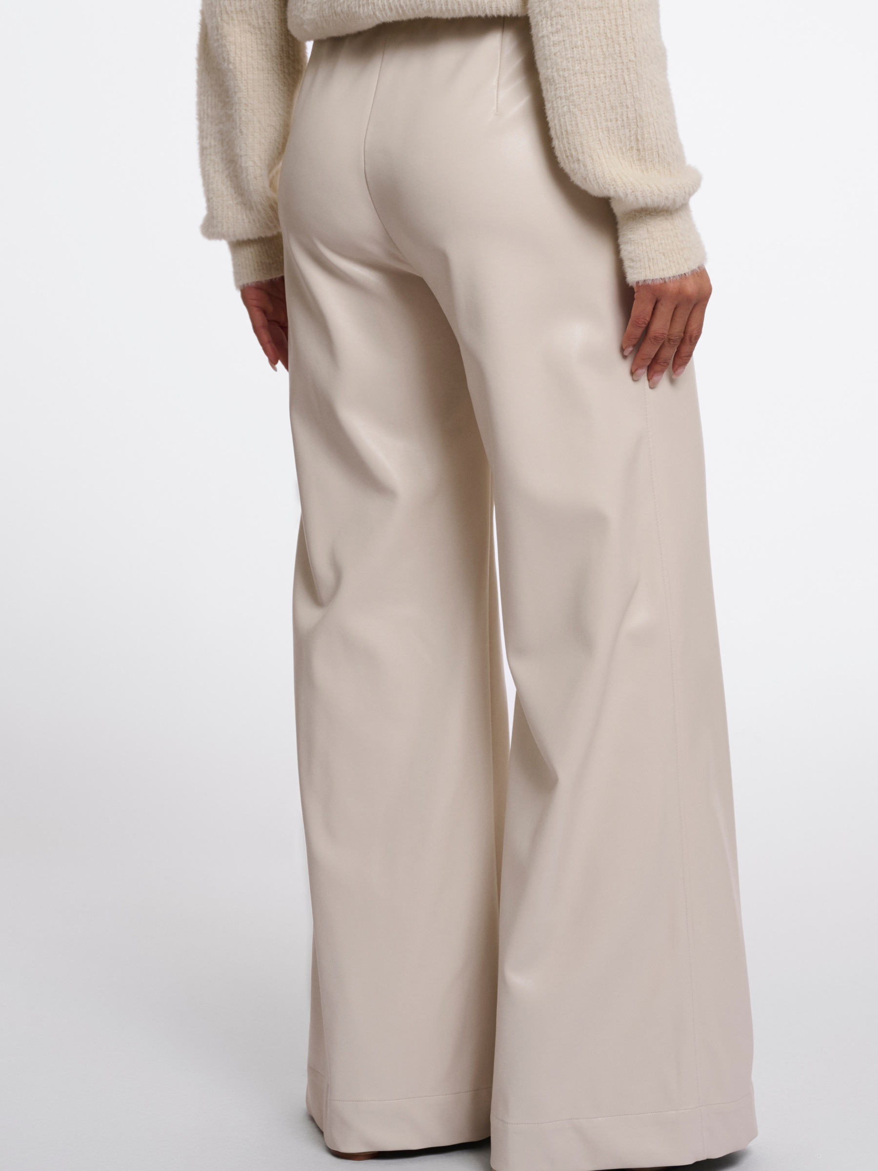 Rino & Pelle Therese Short Wide Leg Pants wide leg trousers with front seam detail