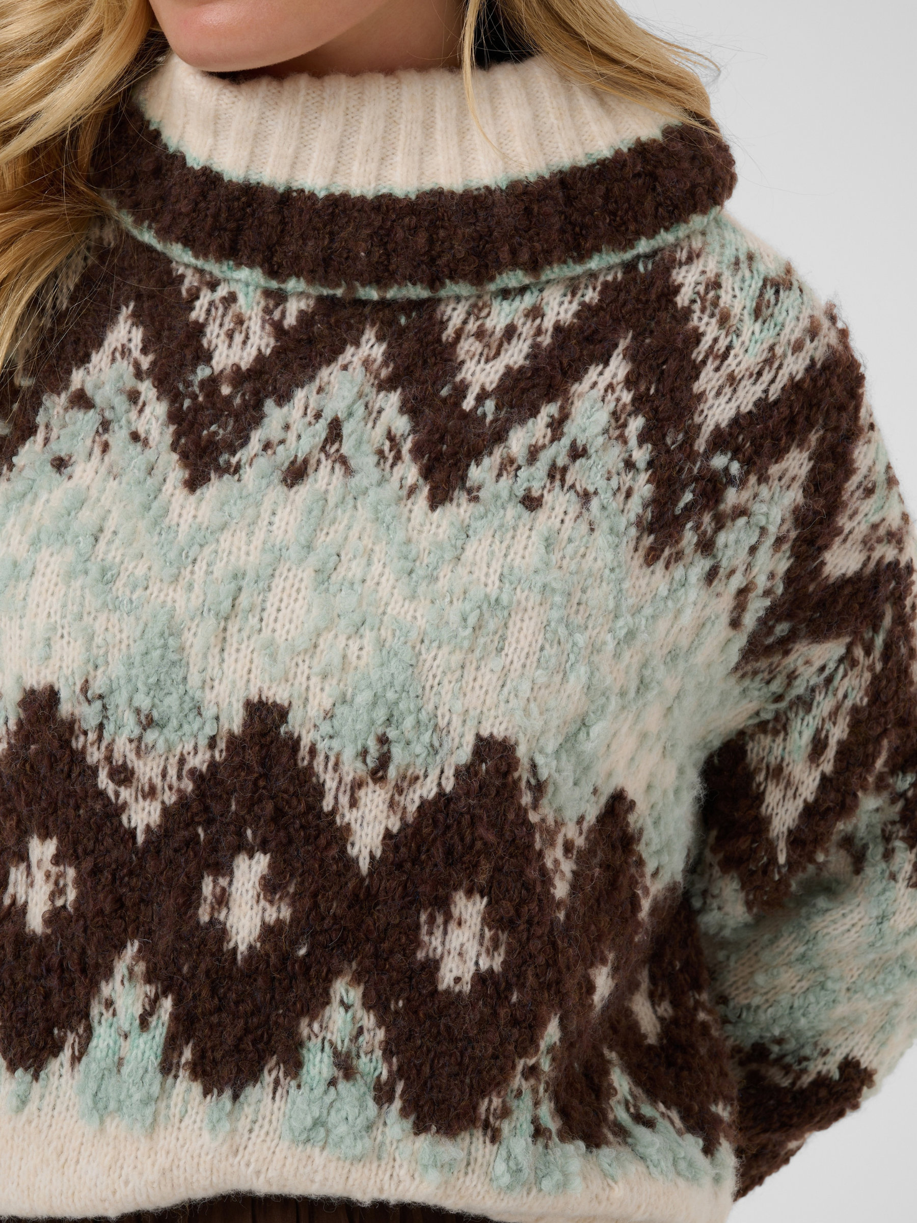 Saint Tropez Tuska Pullover with high neckline, patterned knit design, long sleeves and loose fit