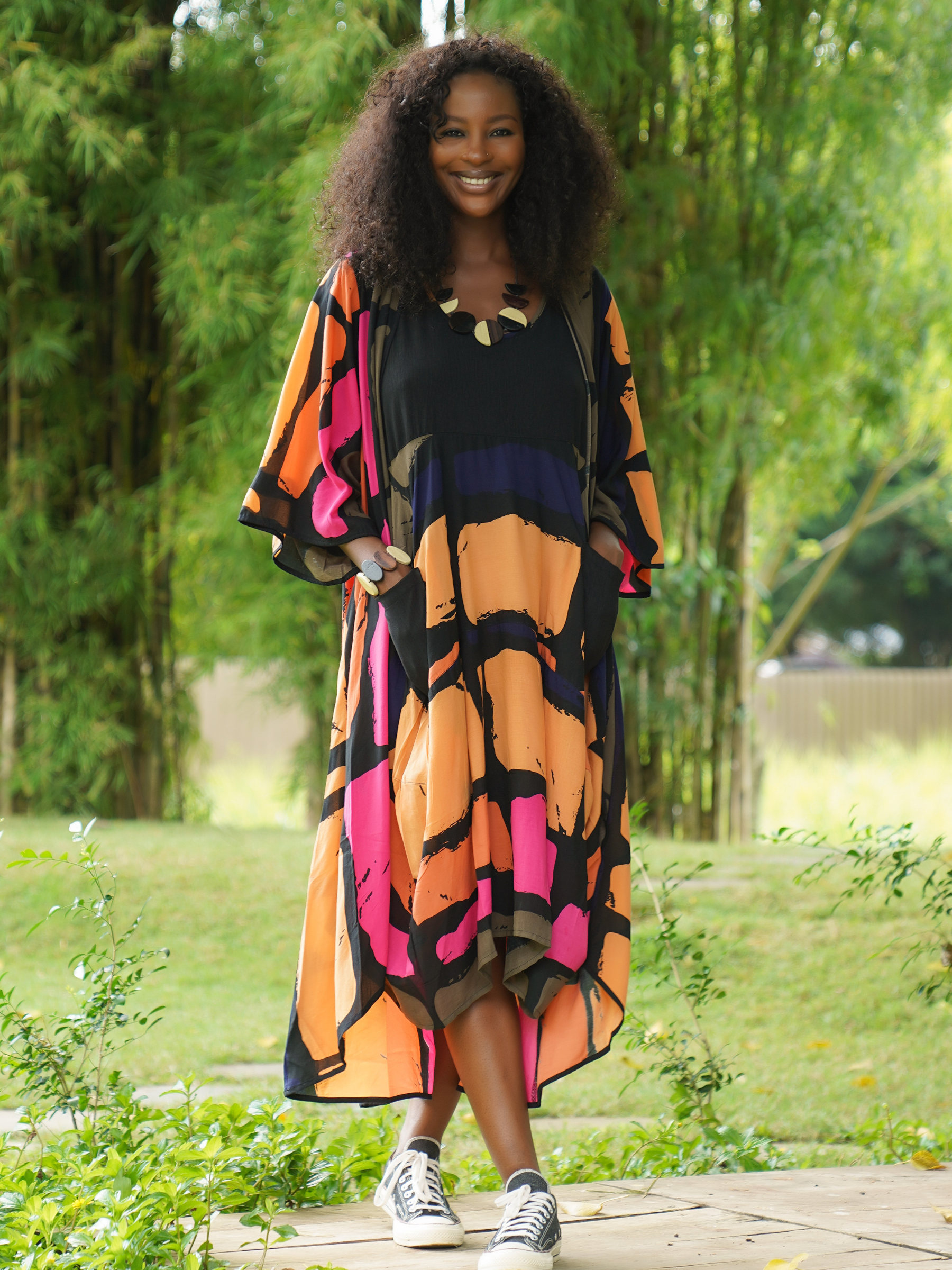 Tara Vao Manna 6053 Jacket with relaxed flowing silhouette and abstract print.