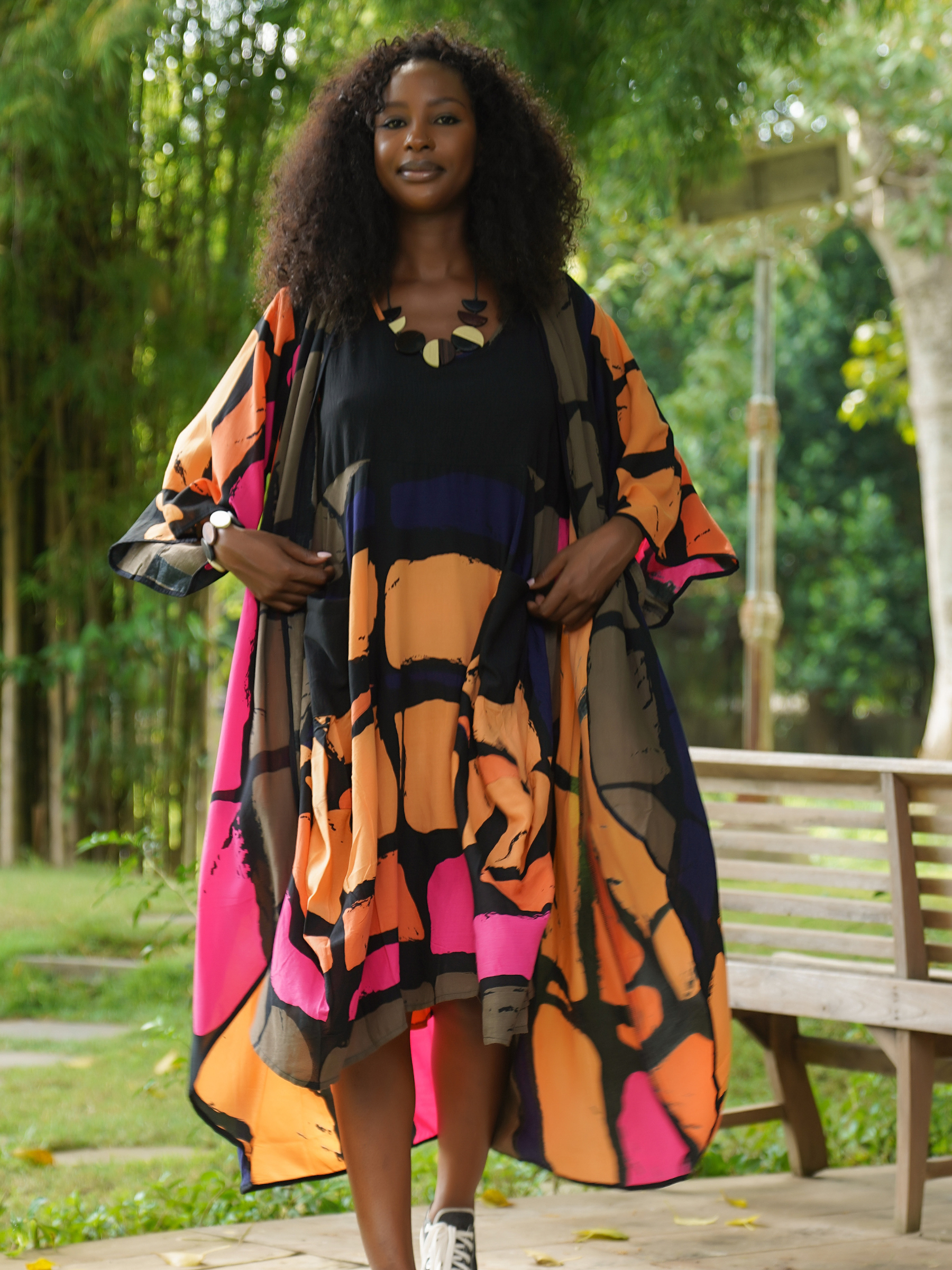 Tara Vao Manna 8151 Dress with relaxed shift silhouette, abstract print and side pockets.