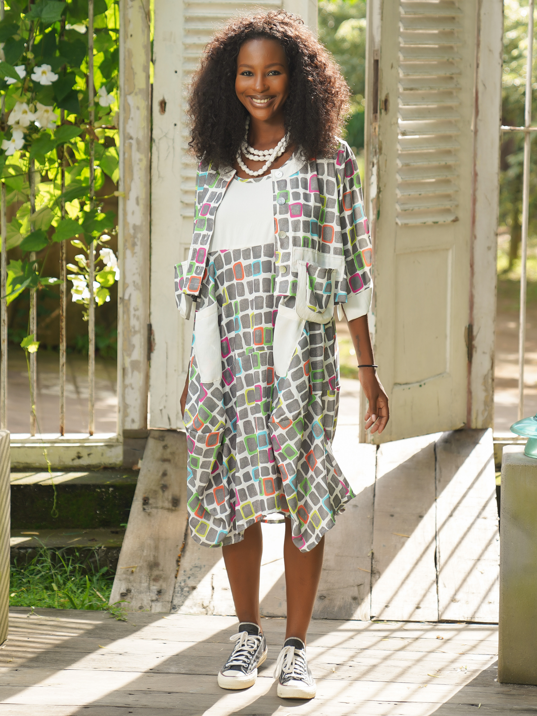 Tara Vao Maya 8151 Dress with relaxed silhouette, geometric print, contrast front panel and patch pockets.