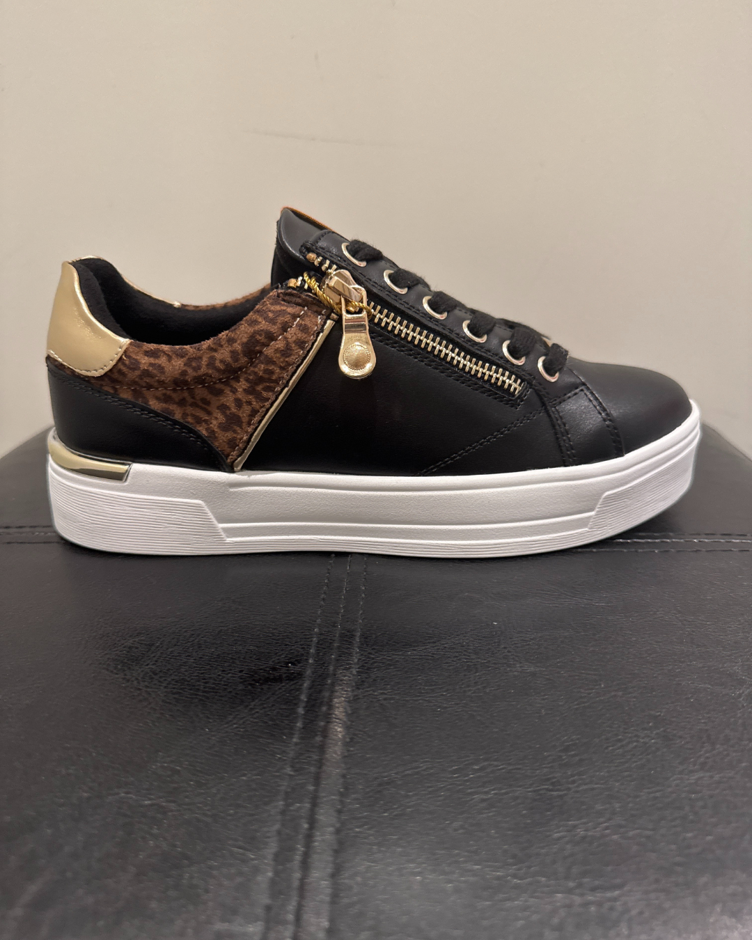 LUNAR - TONGA BLACK TRAINER