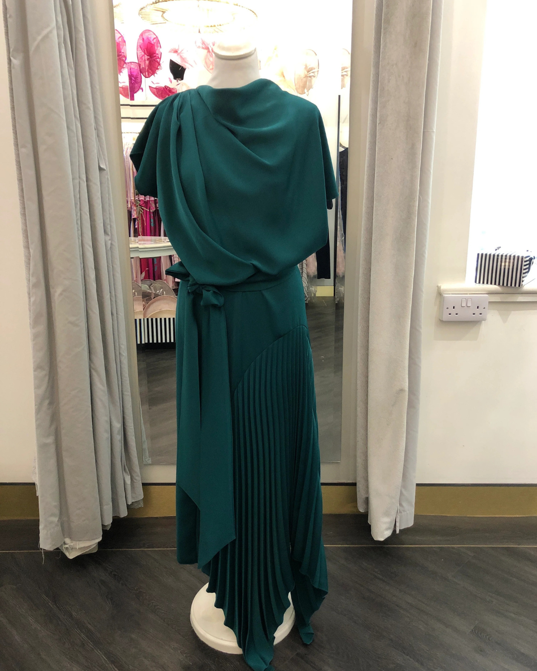 ‼️ 1 left ‼️ Size 10/12 - Kevan Jon - Mila Pleat Knee - BRG