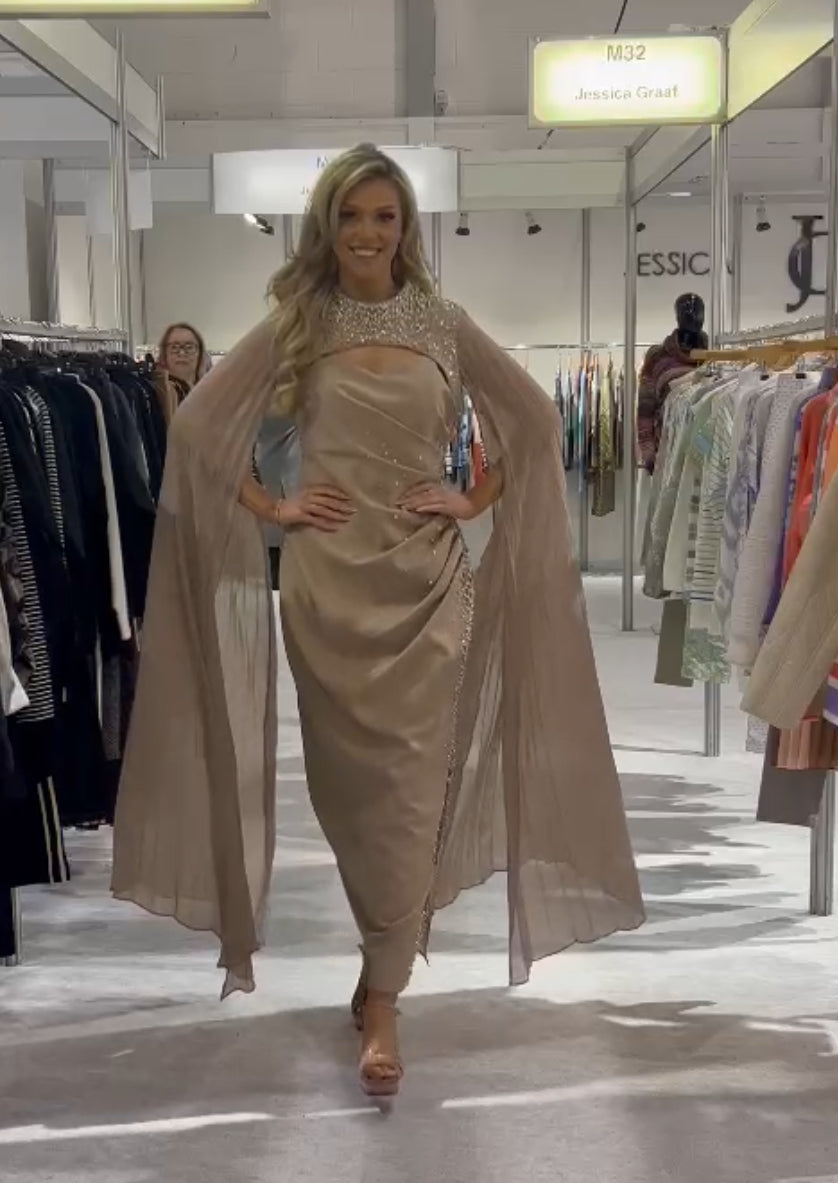 ‼️ 1 left ‼️ QBSS25 - RR - 2406 Dress