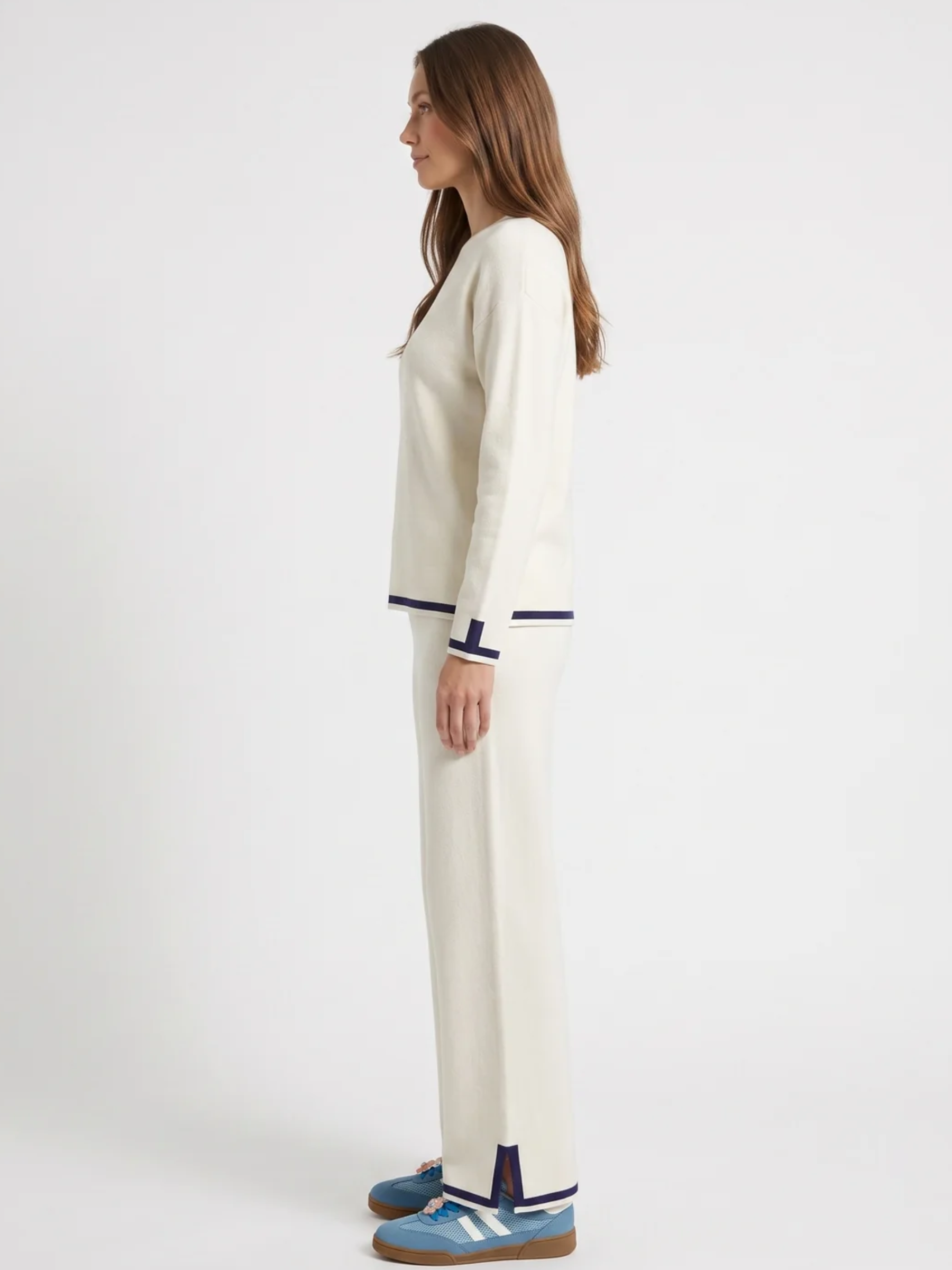 Alice Collins 037A166 Candy Pullover with round neckline, long sleeves and contrast trim detail